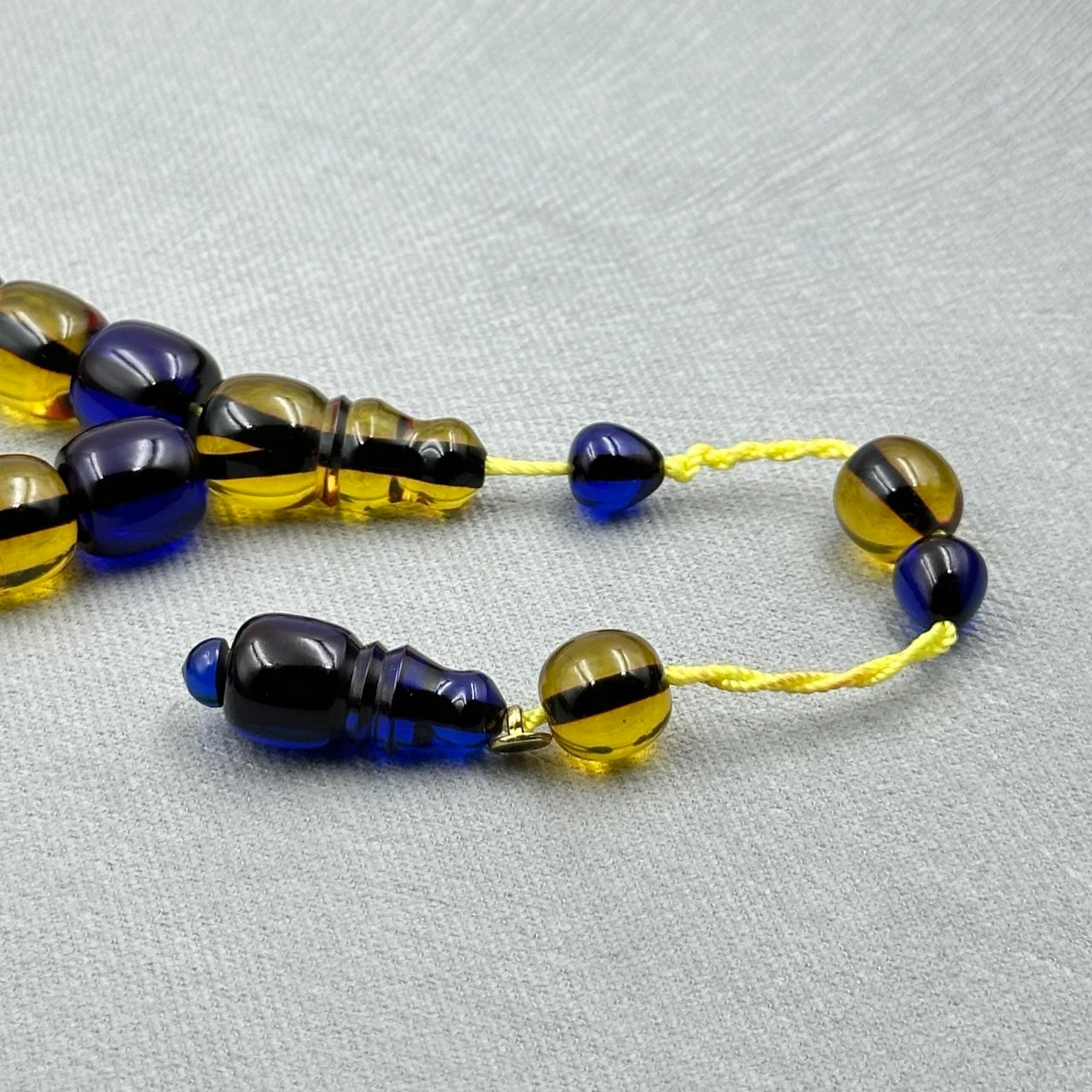 Sarı Lacivert Maskot-Efe Ateş Kehribar Tespih (Bülbül Atölye)