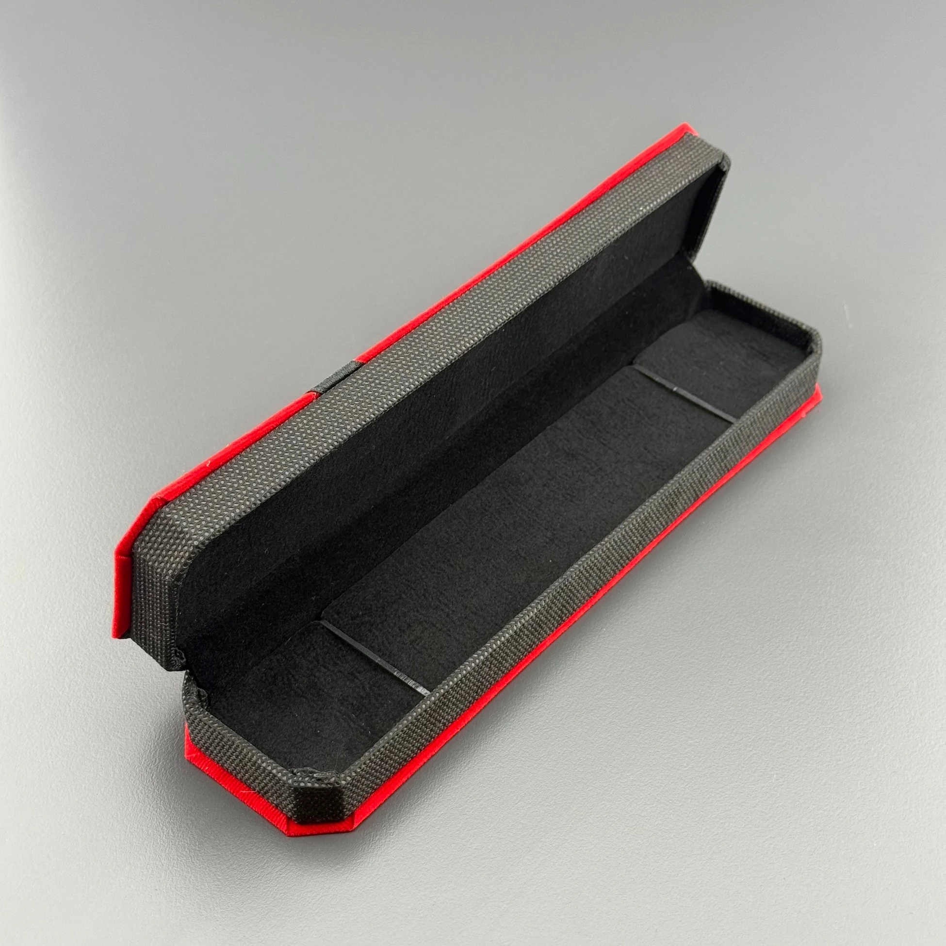 Kurdele Detaylı Kırmızı Kadife Tesbih Kutusu