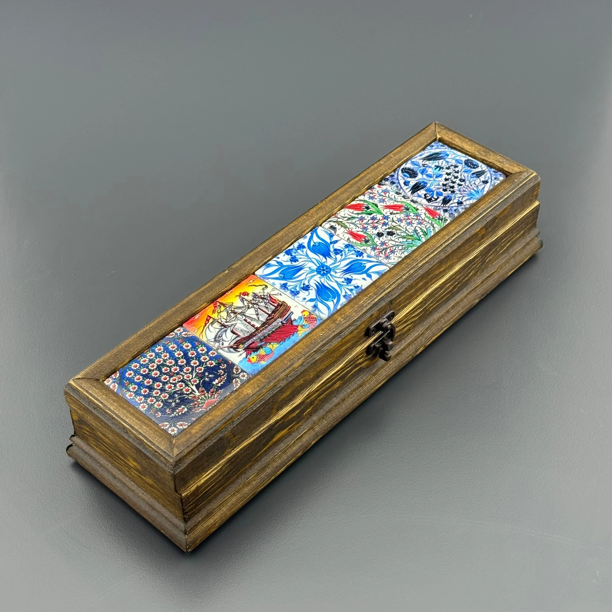 Üzeri Çini Motifli Ahşap Hediye Kutusu