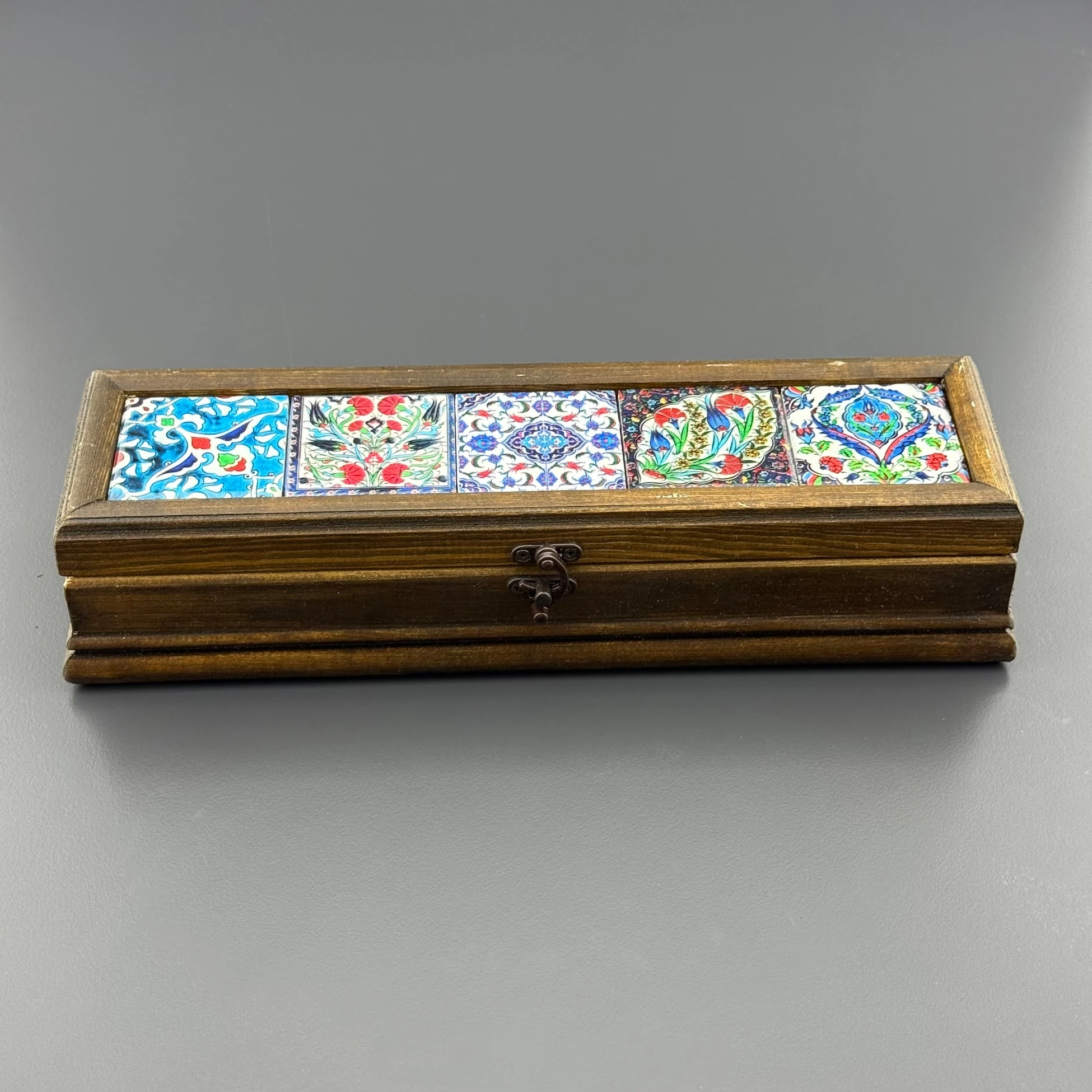 Üzeri Çini Motifli Ahşap Hediye Kutusu