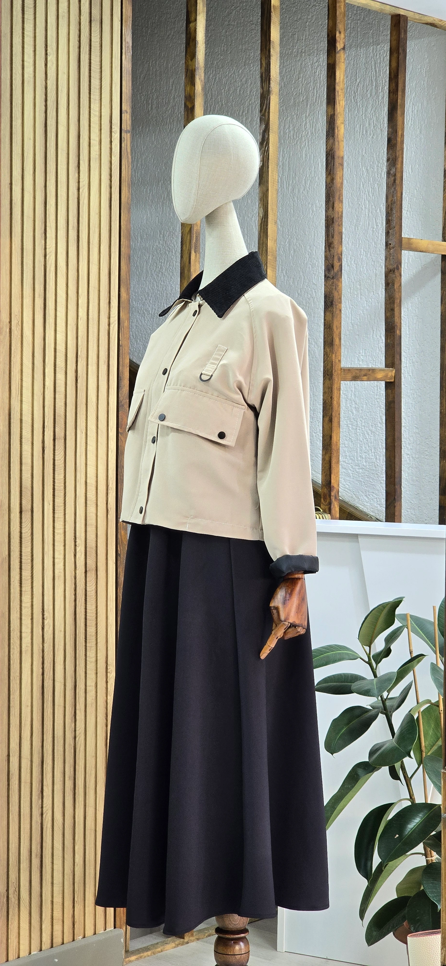 Kadife Yaka Krem Ceket