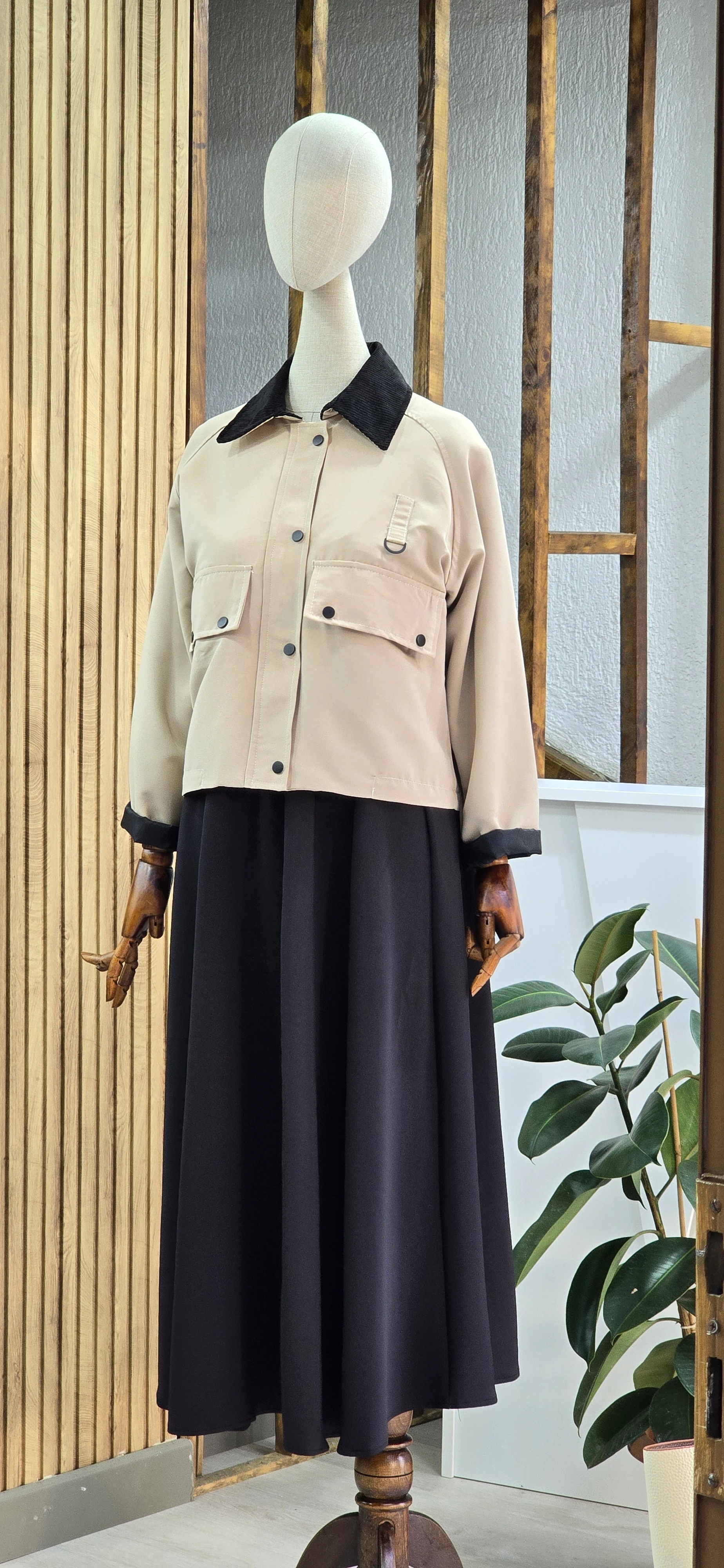 Kadife Yaka Krem Ceket