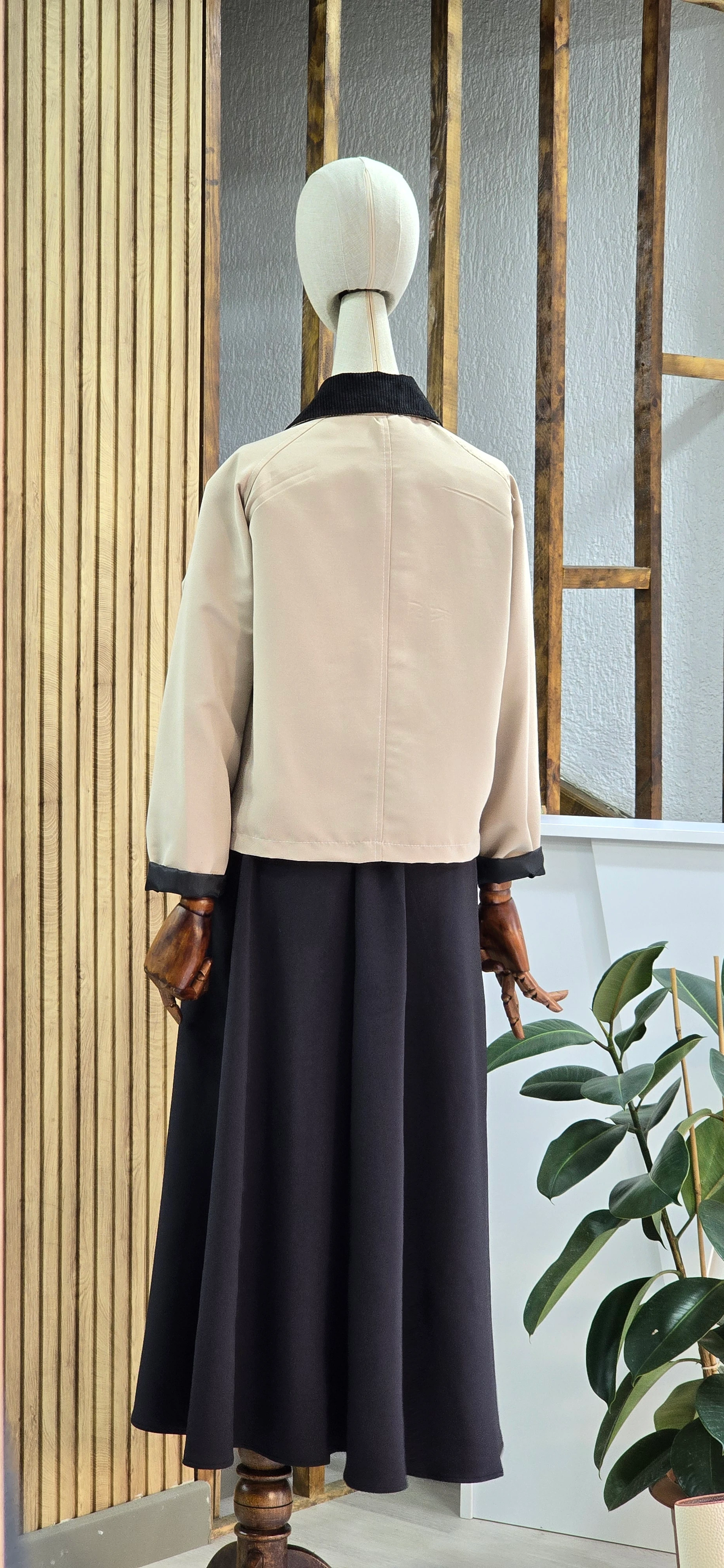 Kadife Yaka Krem Ceket