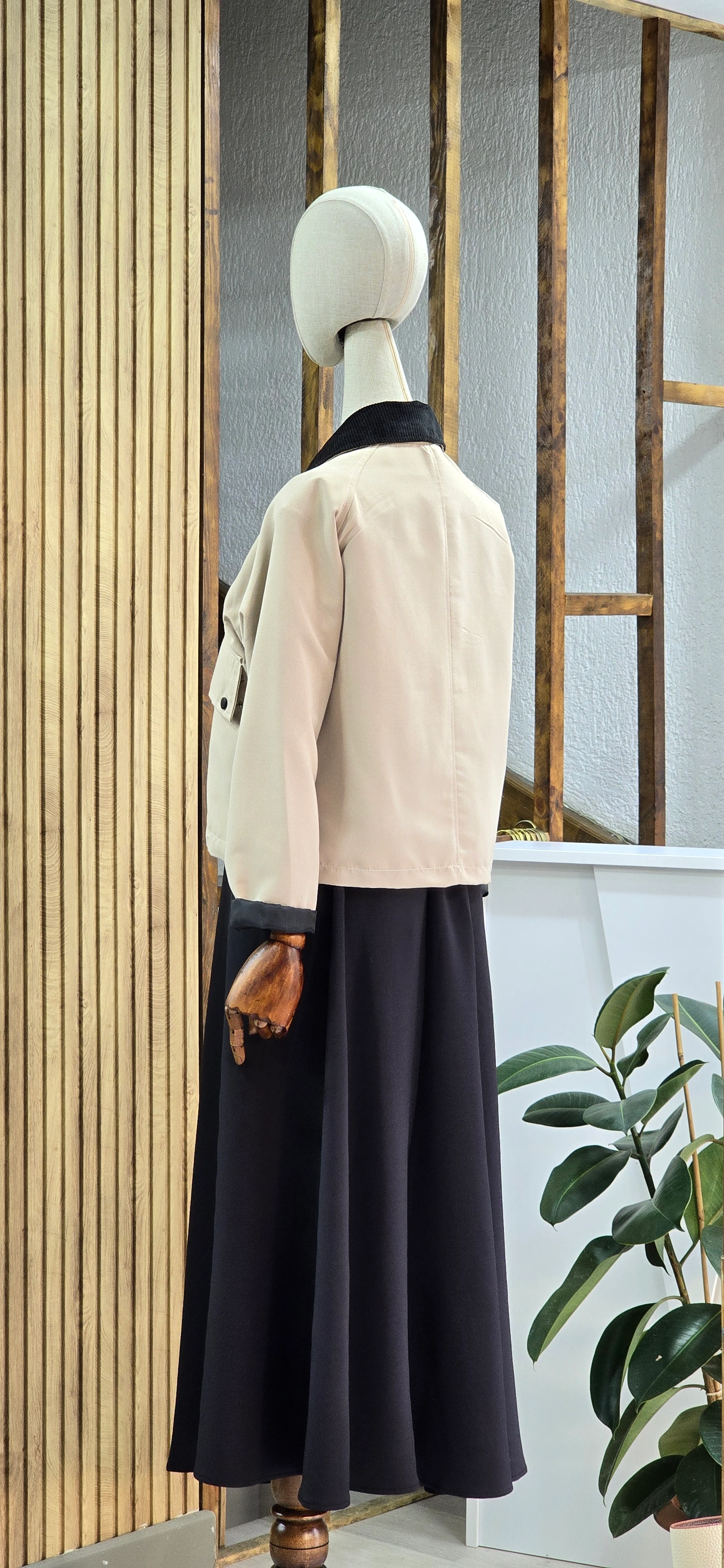 Kadife Yaka Krem Ceket