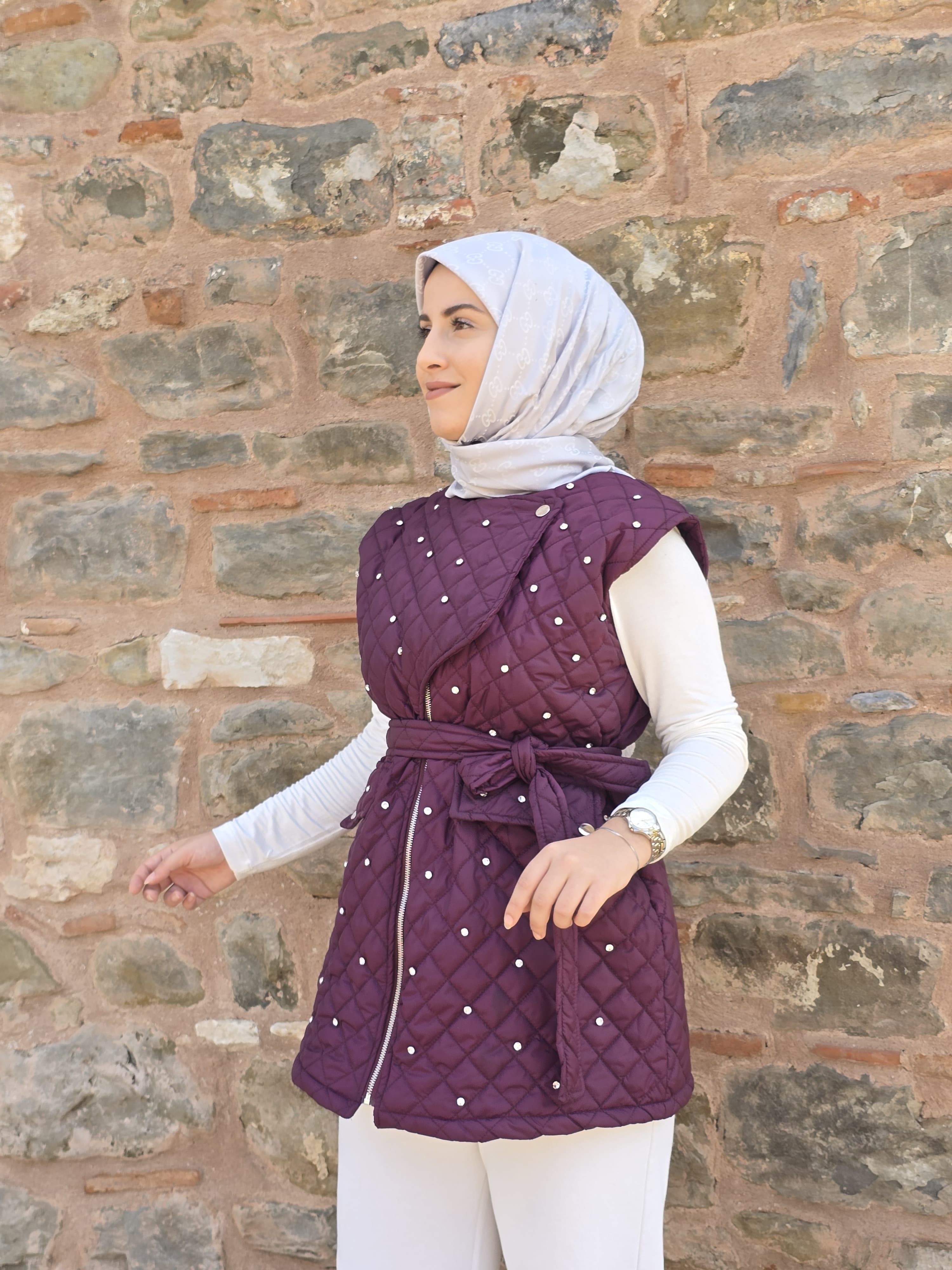 Kapitone Günlük Taş Detaylı Yelek
