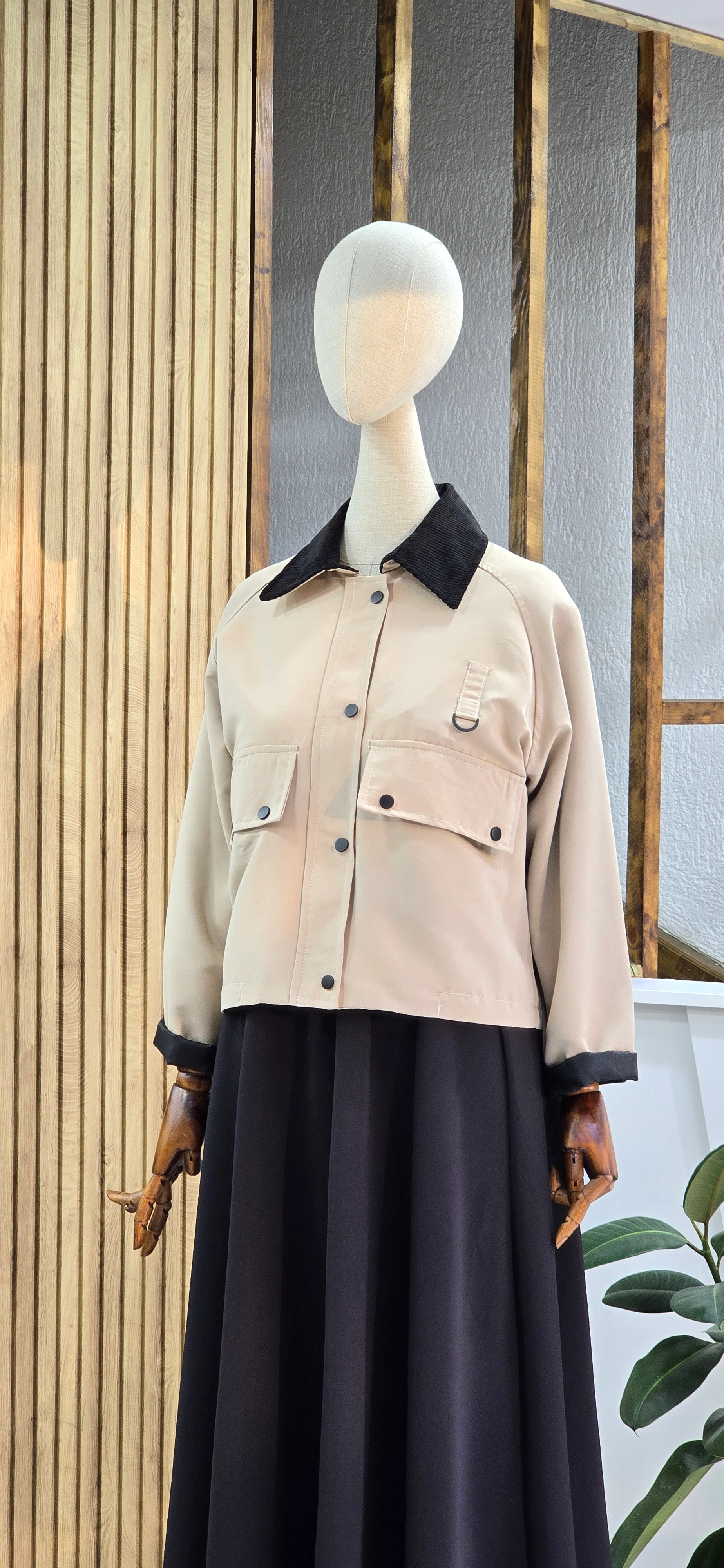 Kadife Yaka Krem Ceket