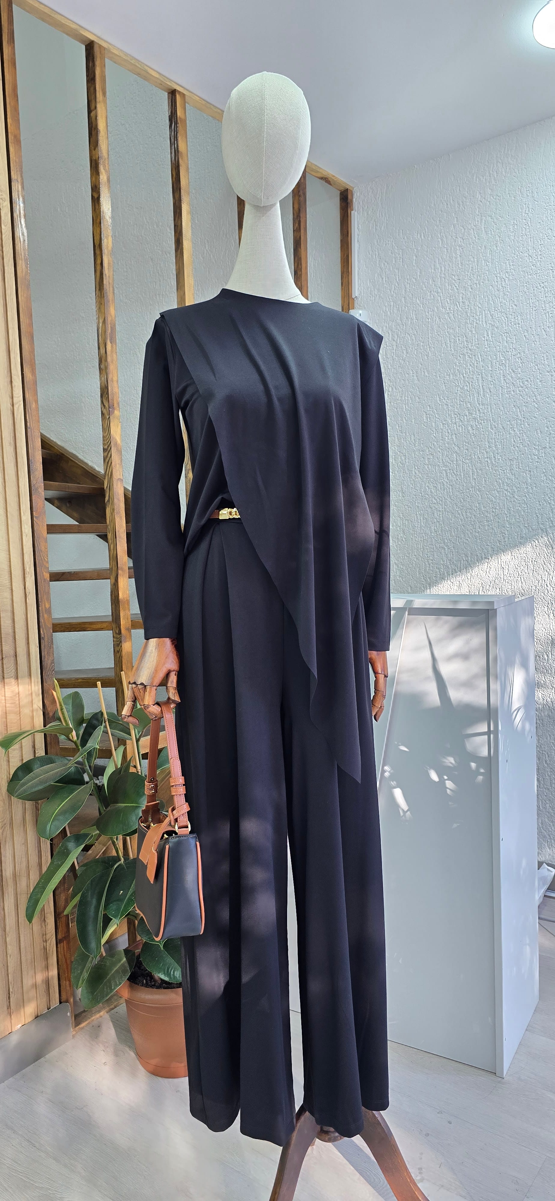 KREP SİYAH PANTOLONLU TAKIM
