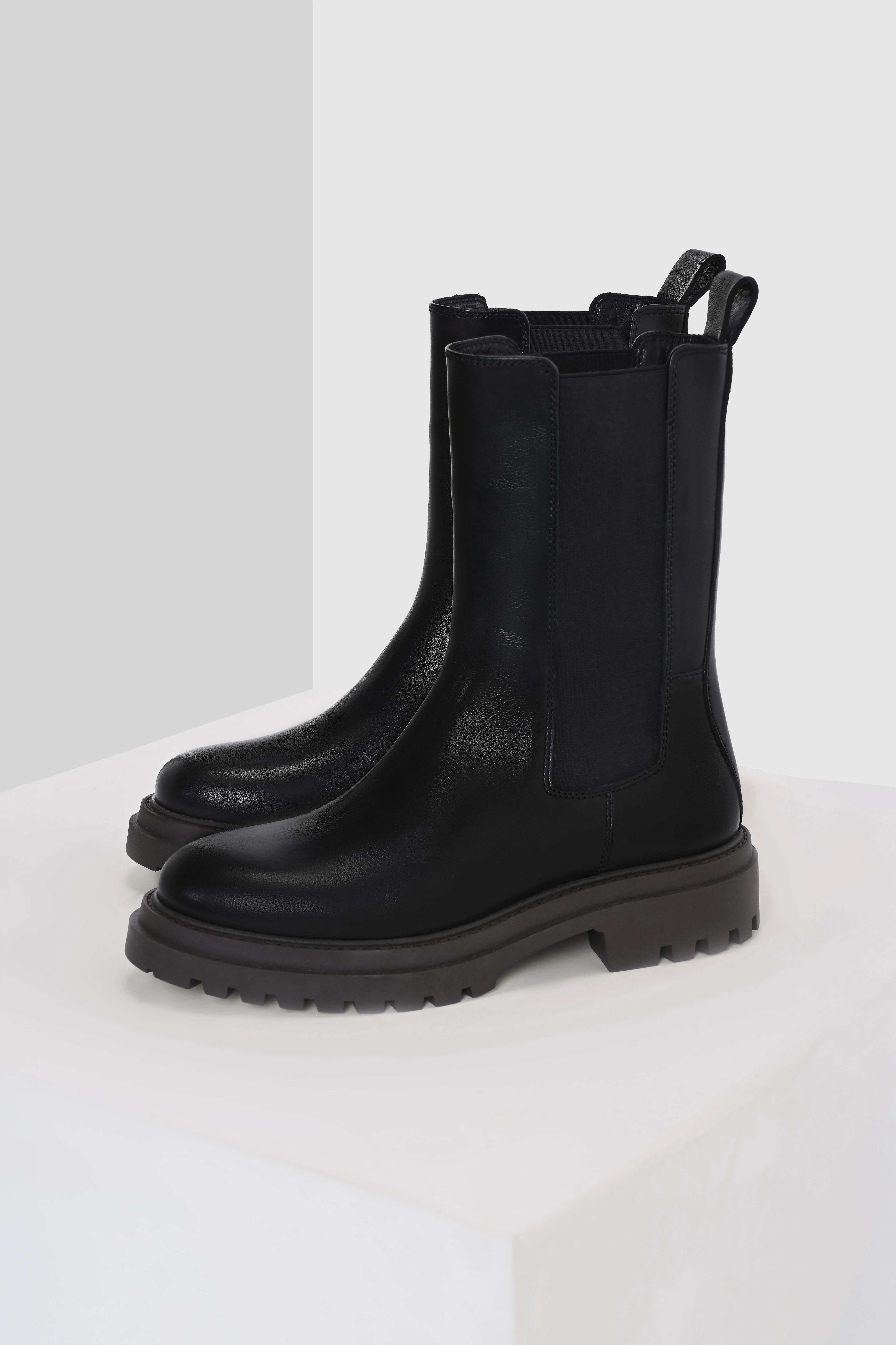 Elastic Leather Boots - Black