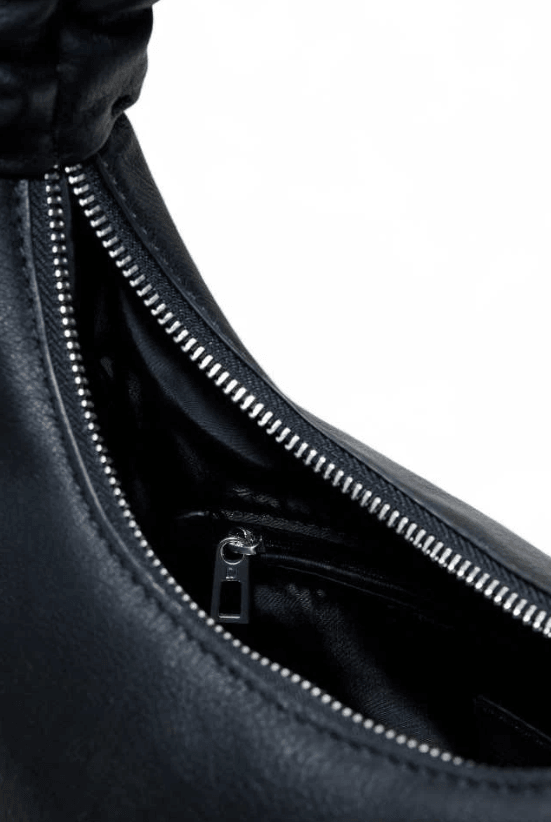 Half Logo Montville Black Shoulder Bag 
