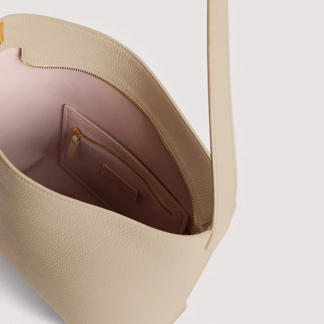 C-Me Lock Hobo Nude Cream Leather Shoulder Bag E1U4K130201