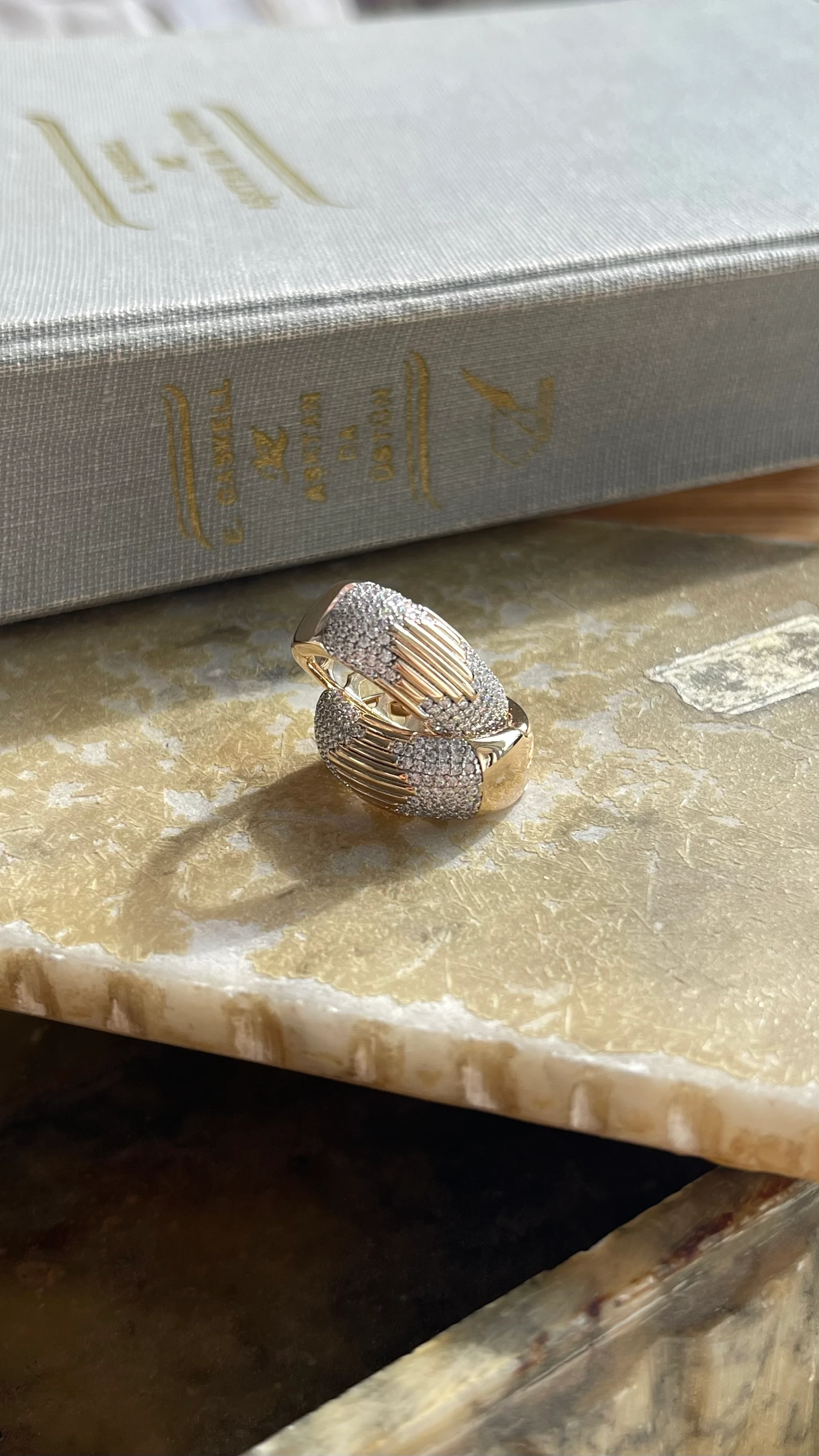 ŞIK ZİRKON TAŞ XUPİNG HALKA KÜPE