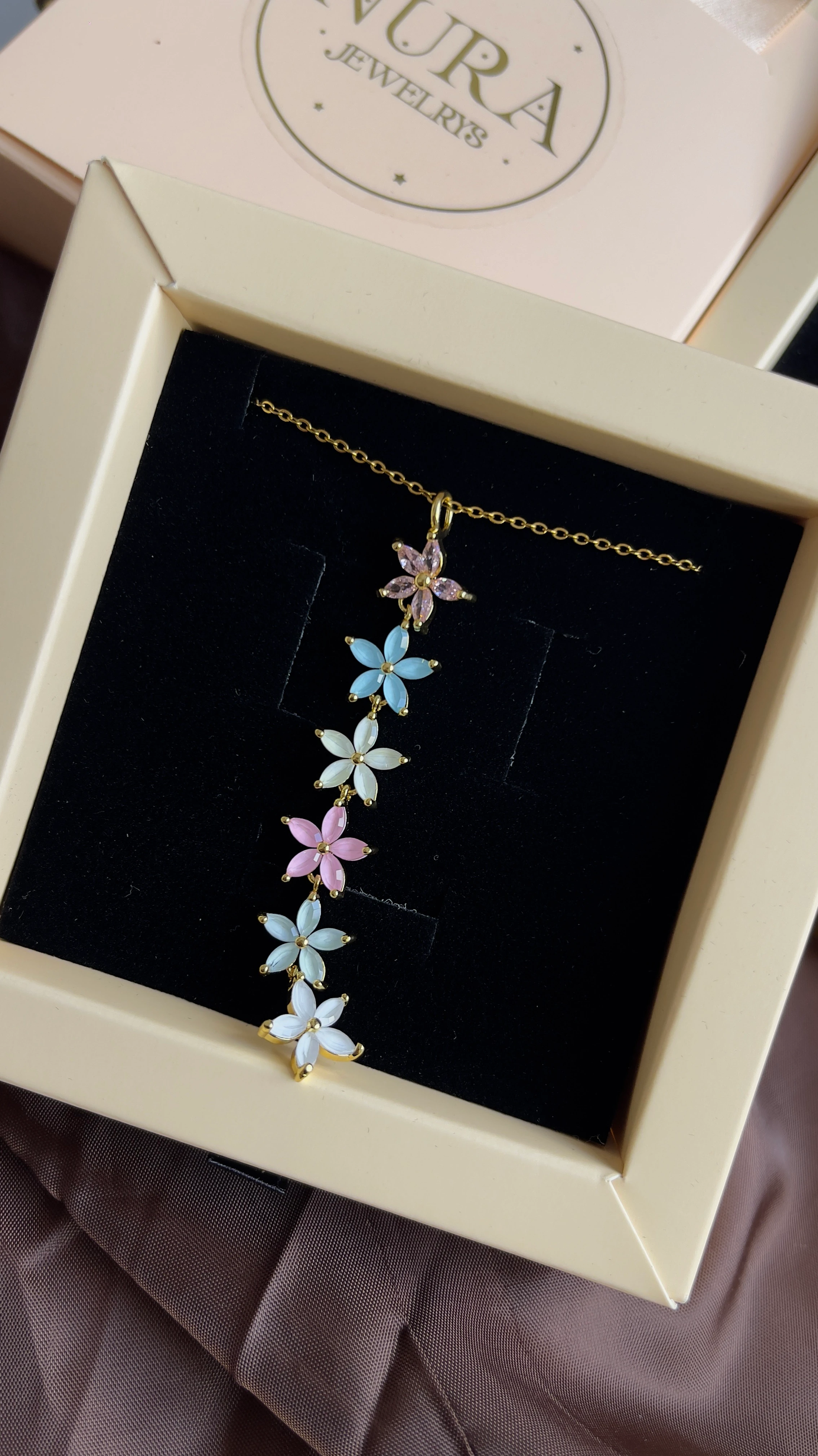 ÇİÇEK MODEL Y KOLYE