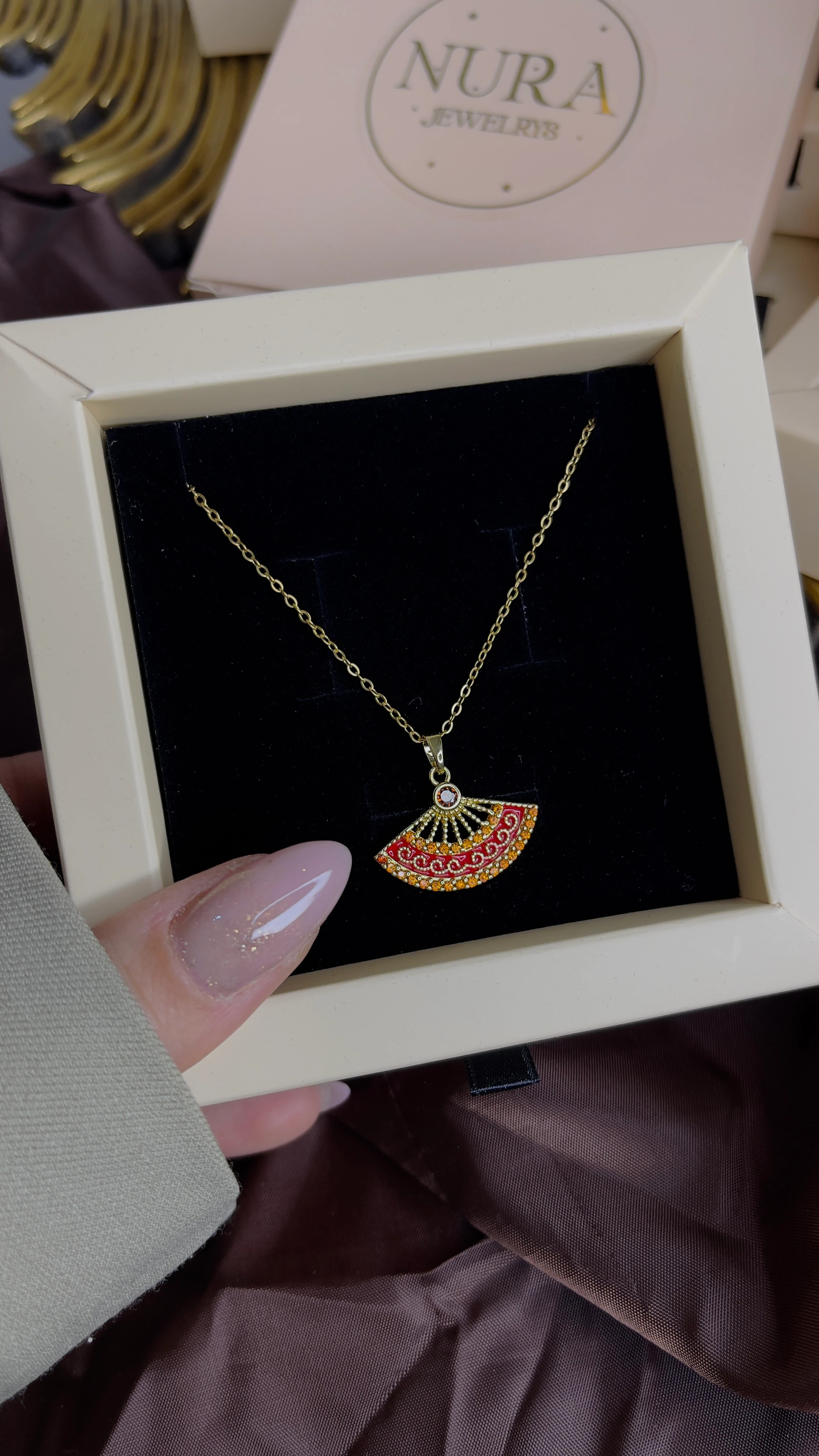 KIRMIZI RENK YELPAZE KOLYE