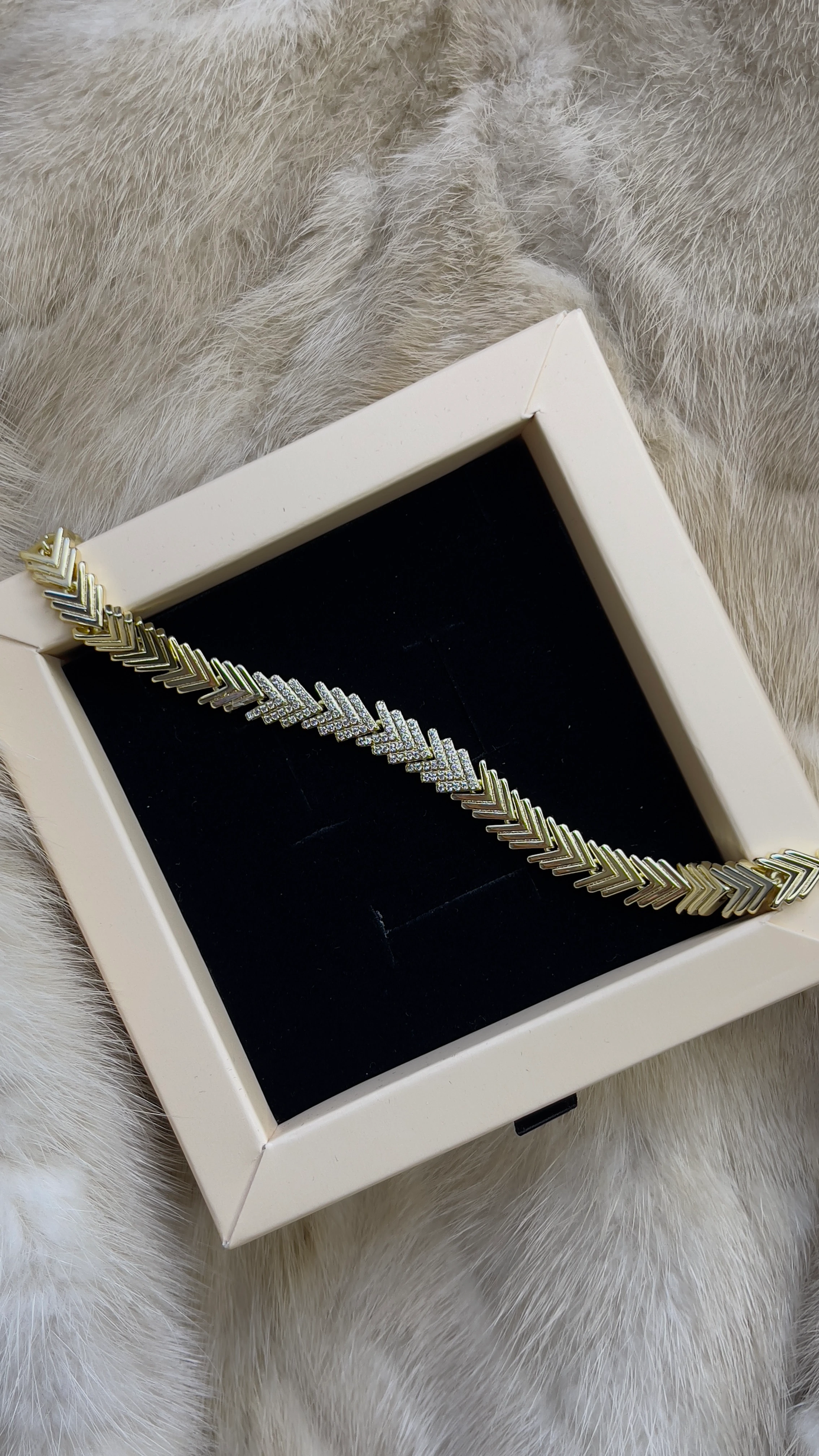 BALIKSIRTI XUPİNG TAŞLI BİLEKLİK