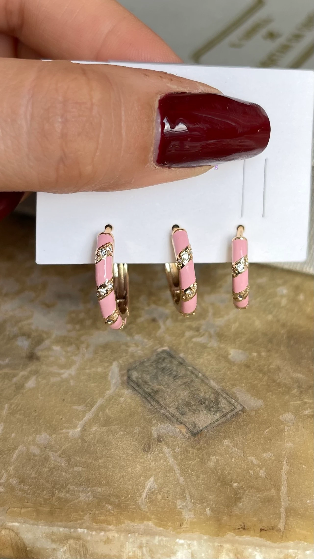 ÇOKLU PEMBE TAŞLI HALKA XUPİNG KÜPE SETİ