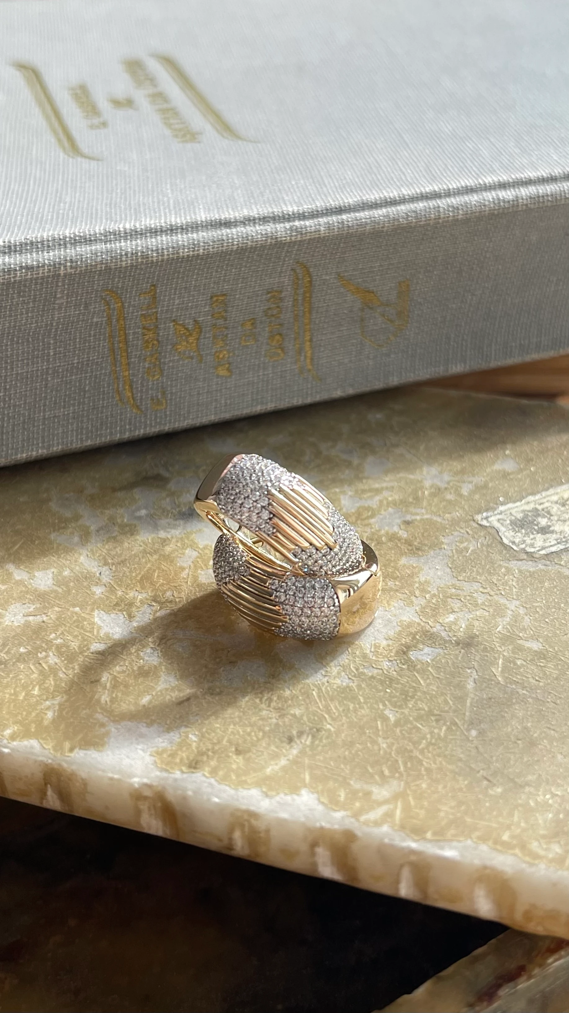 ŞIK ZİRKON TAŞ XUPİNG HALKA KÜPE