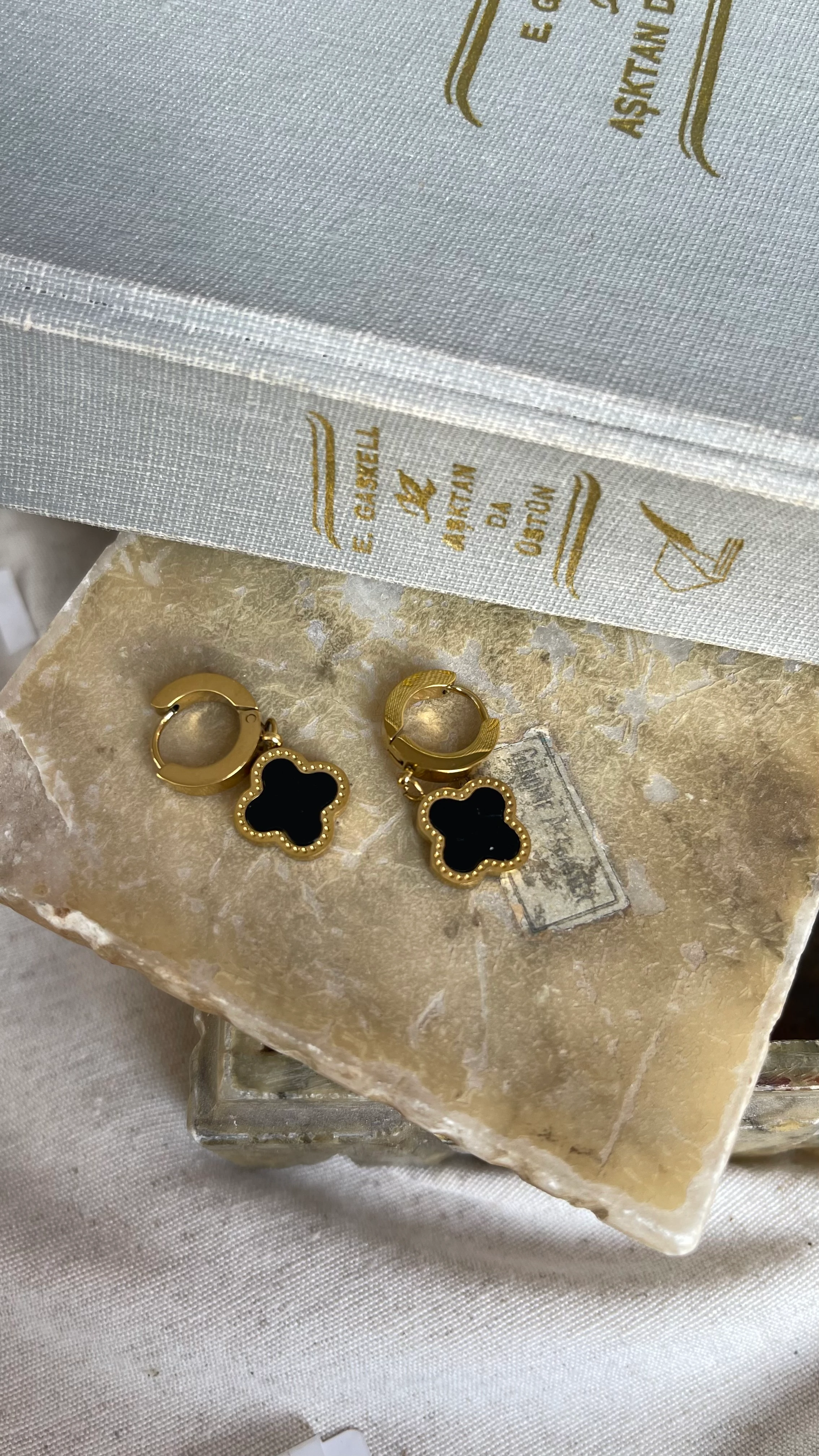 YOCA MODEL ZARİF SALLANTILI KÜPE