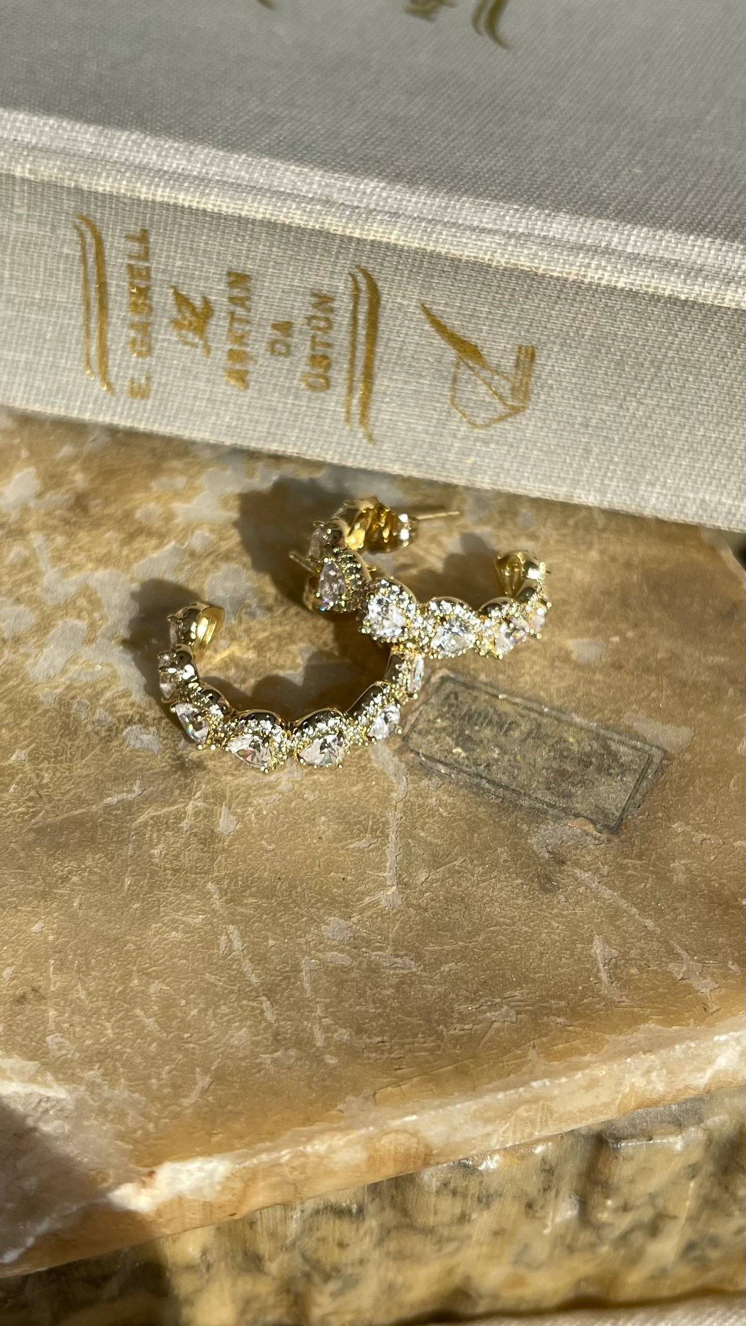 KALP DETAY XUPİNG HALKA KÜPE