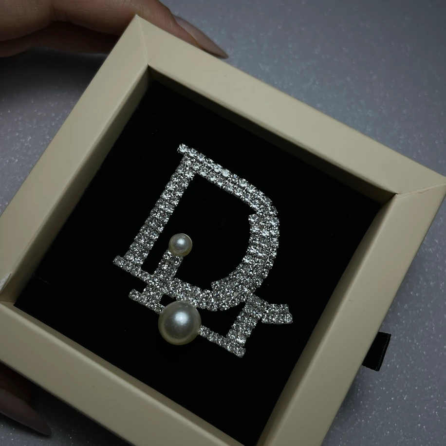 ŞIK MARKA MUADİL ELEGANT BROŞ