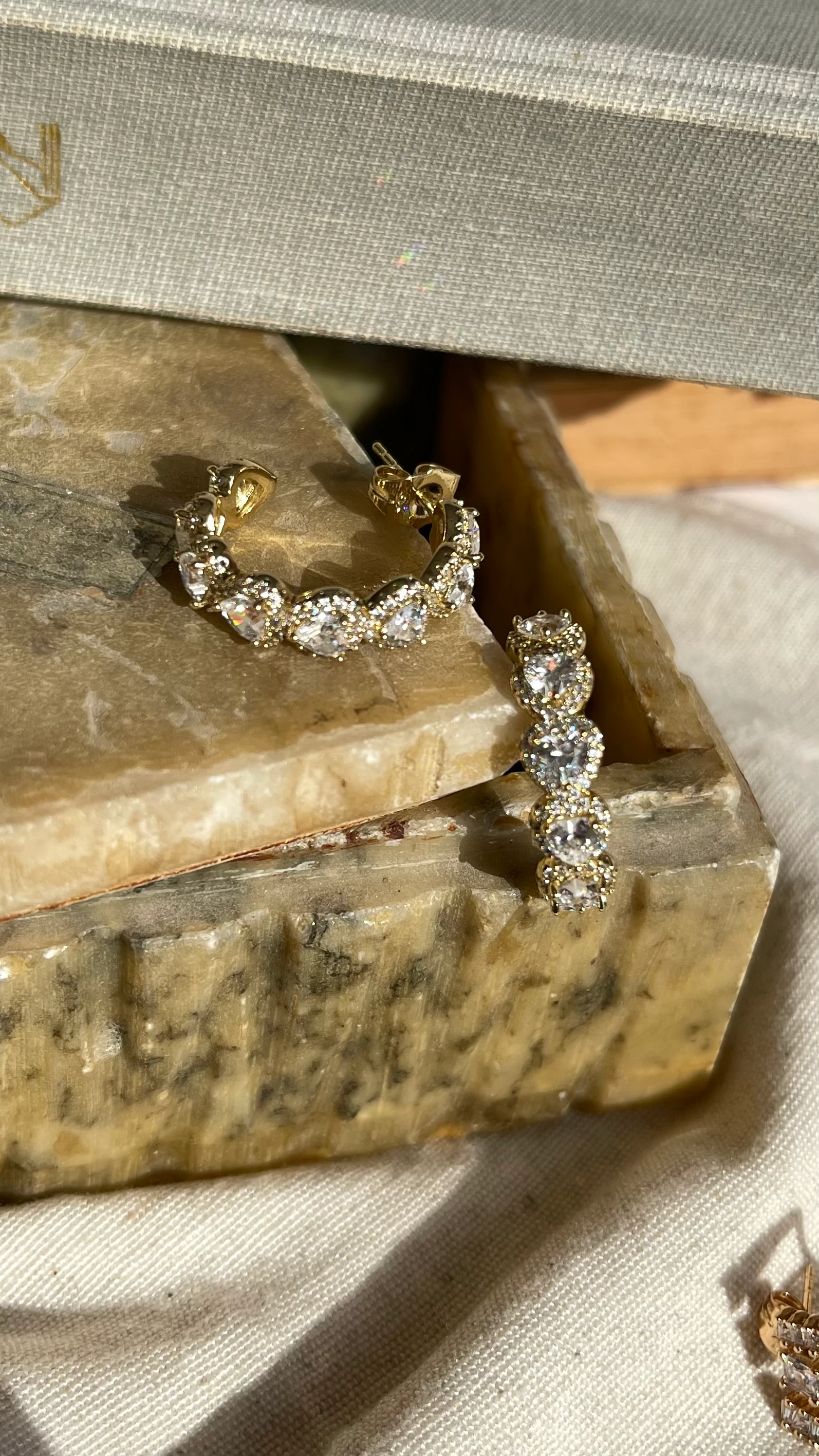 KALP DETAY XUPİNG HALKA KÜPE