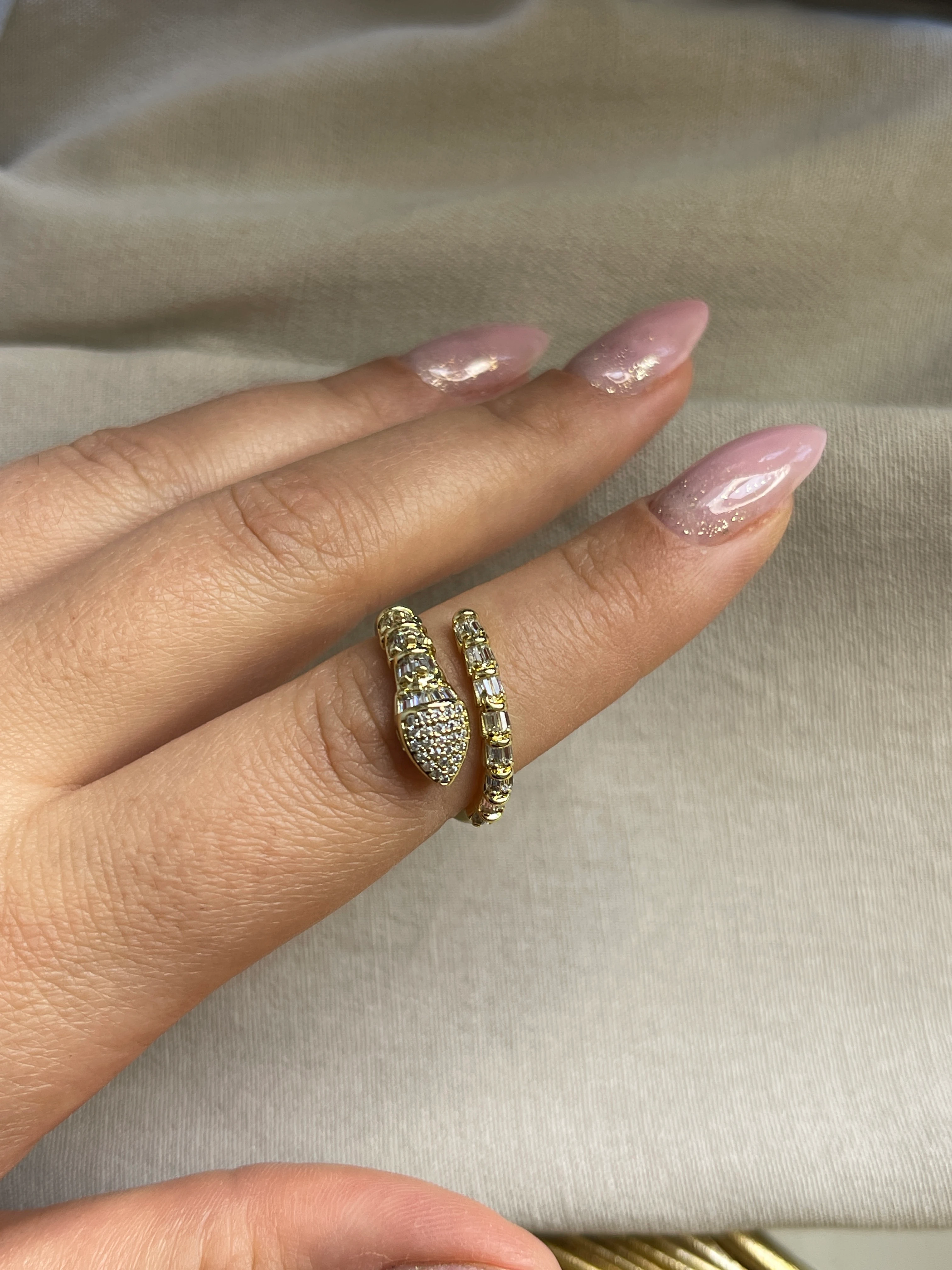 TAŞ DETAY YILAN MOTİF AYARLANABİLİR XUPİNG YÜZÜK 