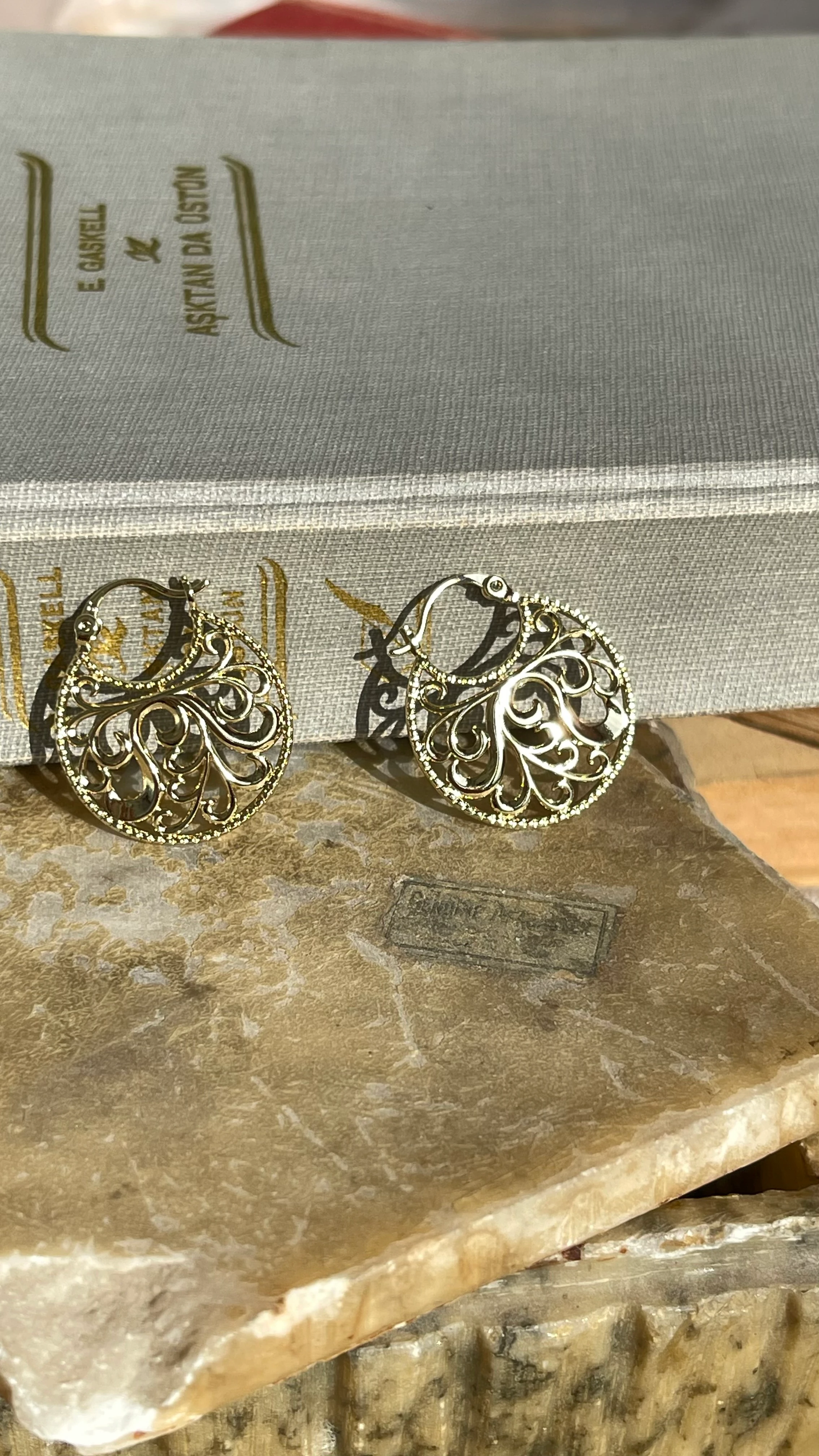 YUVARLAK DESENLİ İIK GOLD XUPİNG KÜPE