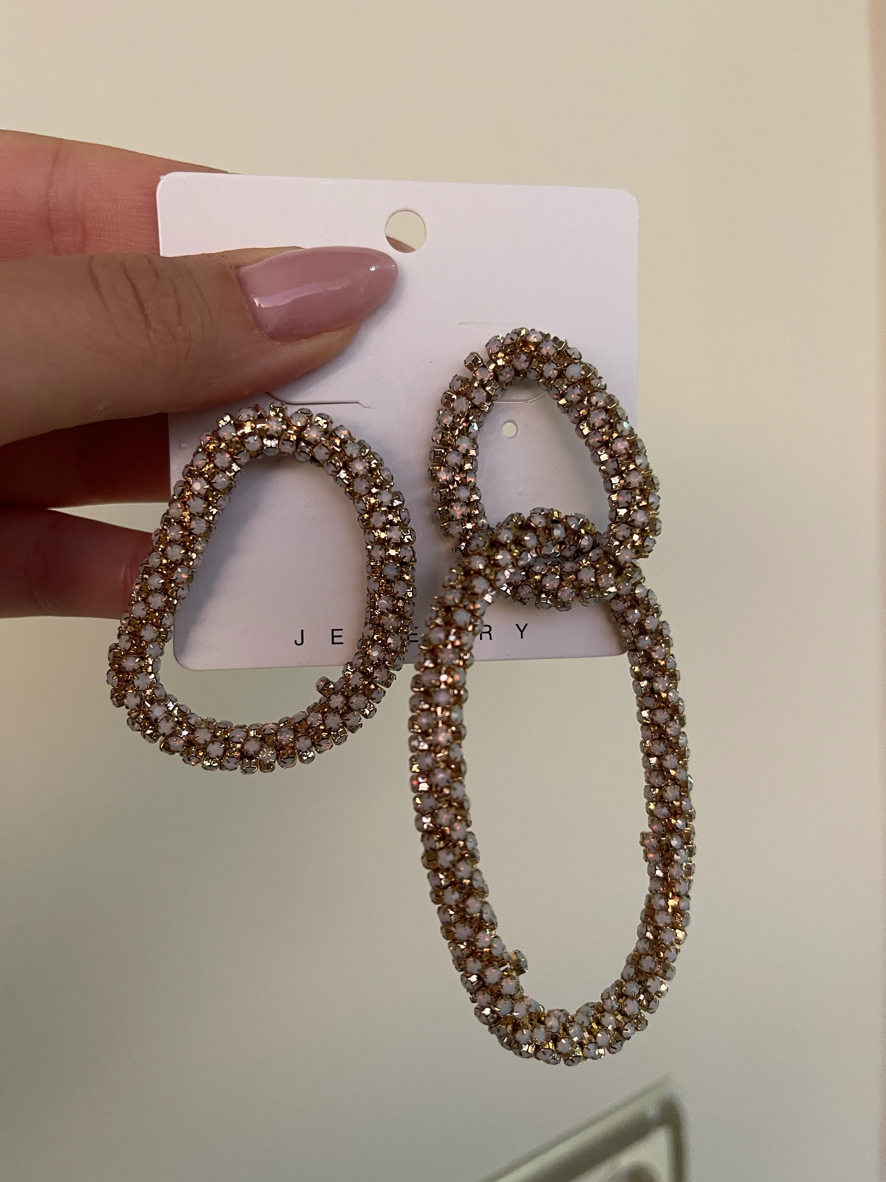 ASİMETRİK MODERN TAŞLI TARZ KÜPE