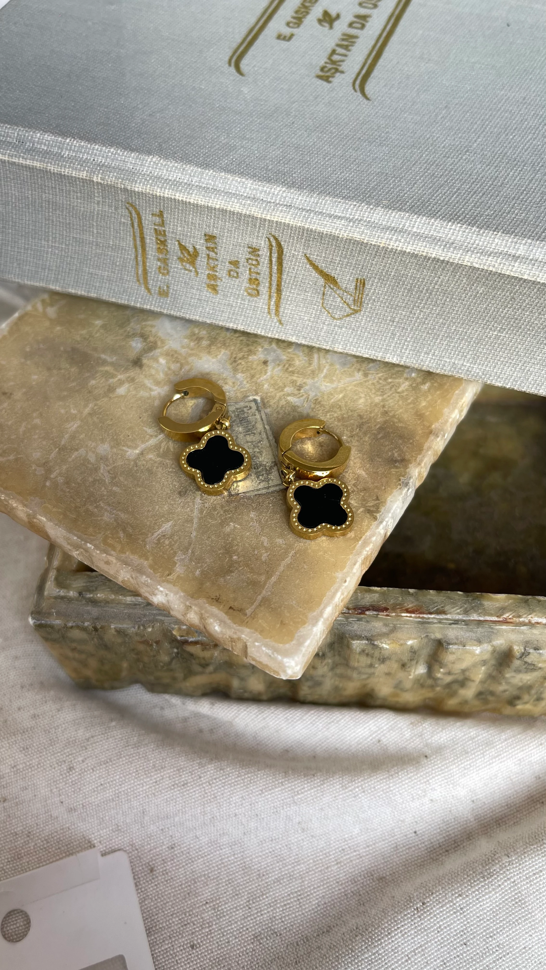 YOCA MODEL ZARİF SALLANTILI KÜPE