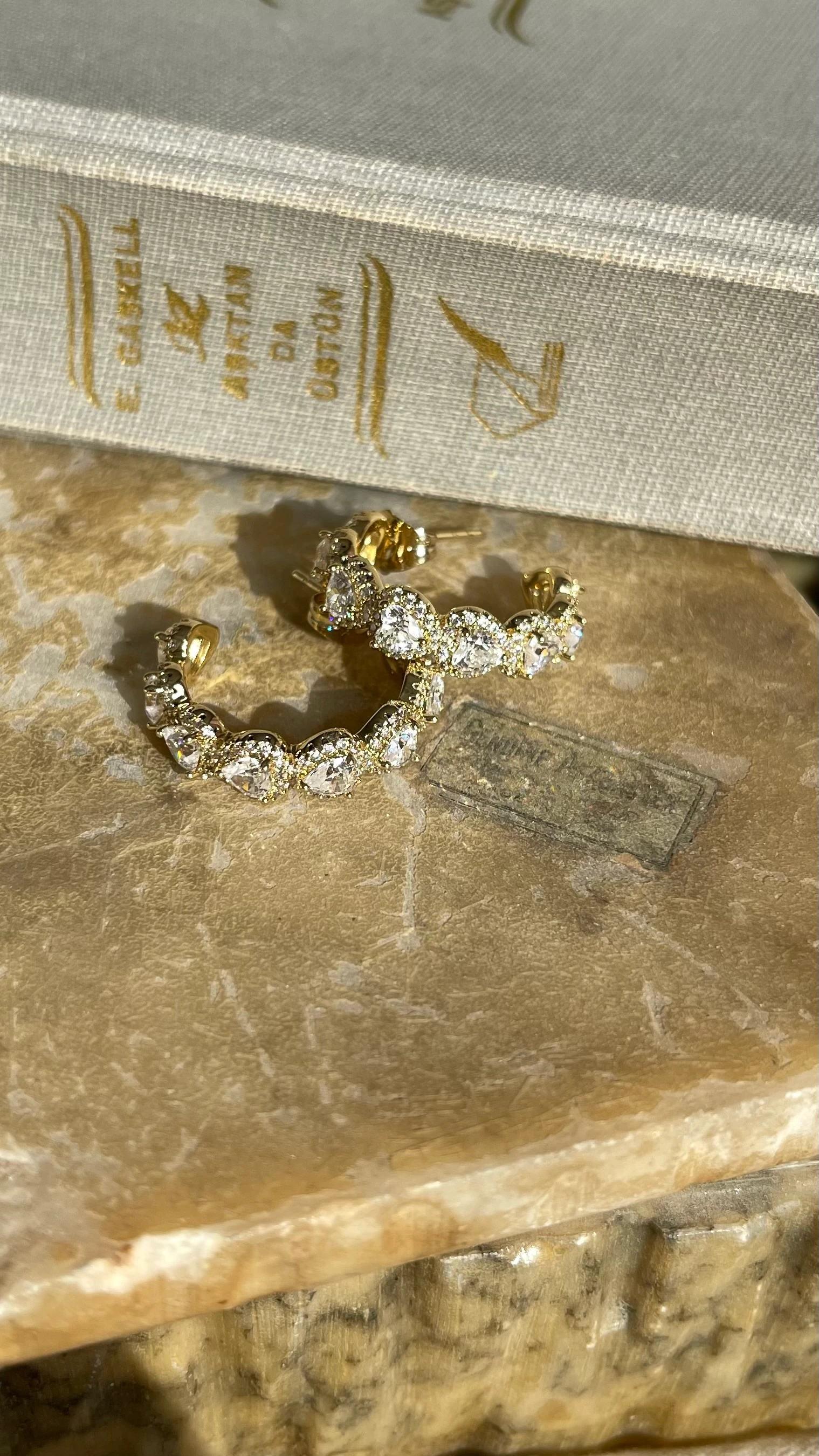 KALP DETAY XUPİNG HALKA KÜPE