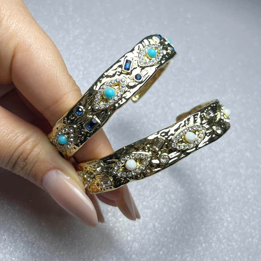 MAVİ RENK GÖZ DETAY ŞIK KELEPÇE