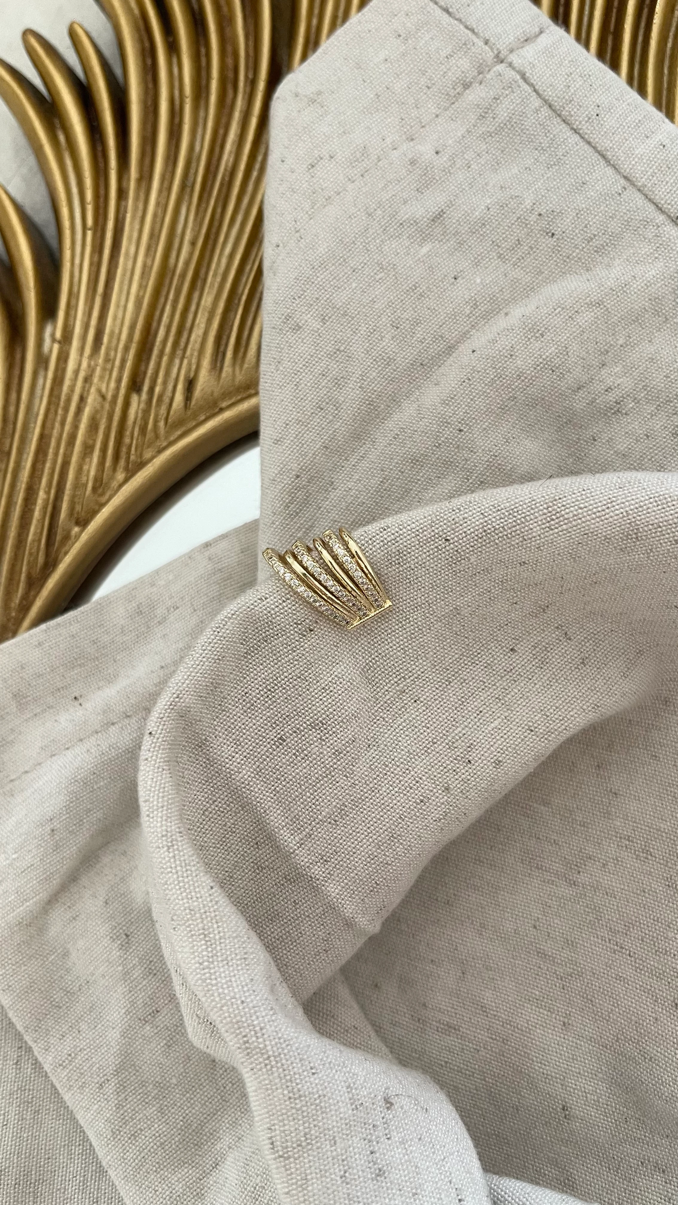 GOLD RENK ZİRKON TAŞ DETAY EARCUFF 