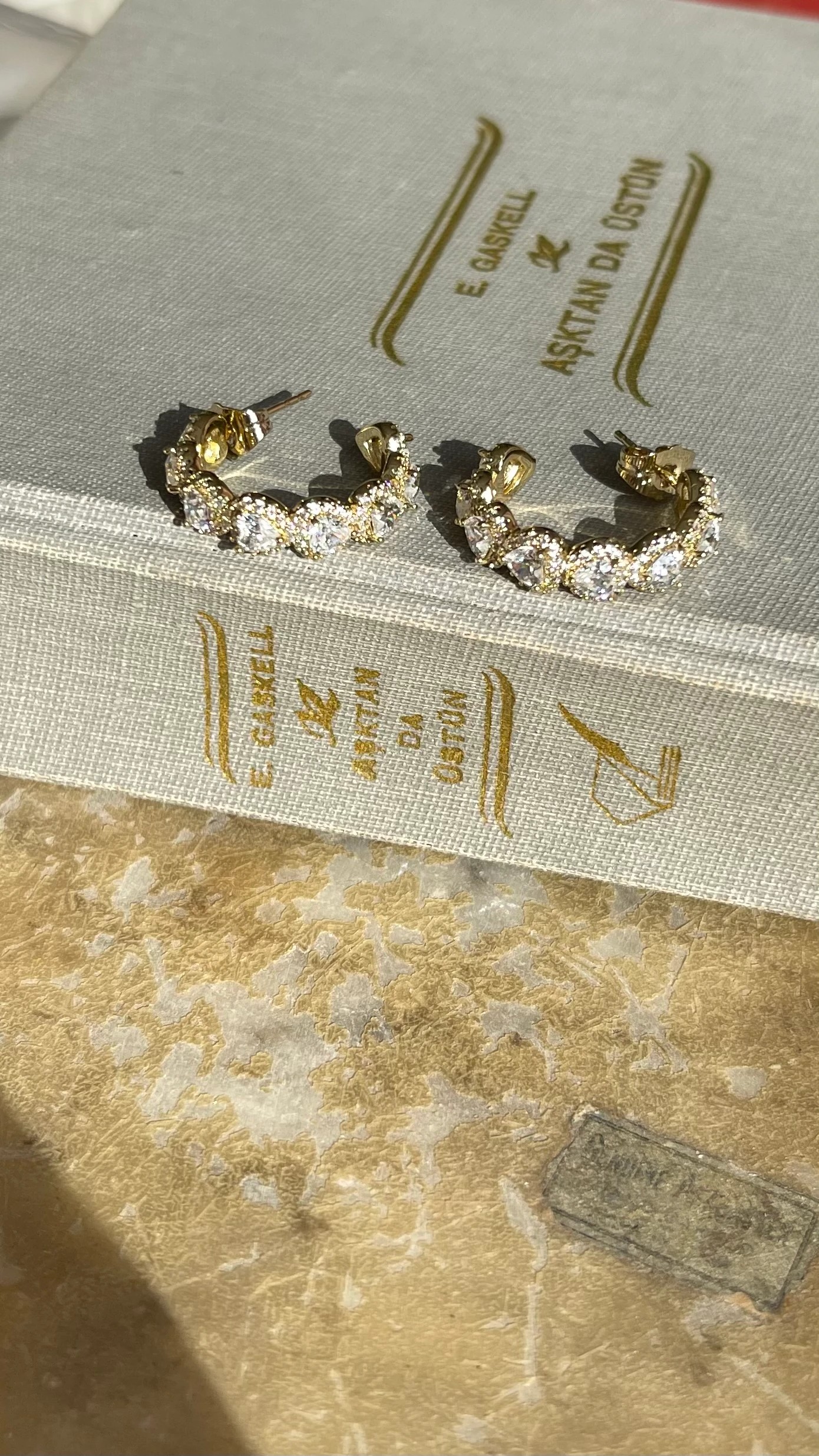 KALP DETAY XUPİNG HALKA KÜPE