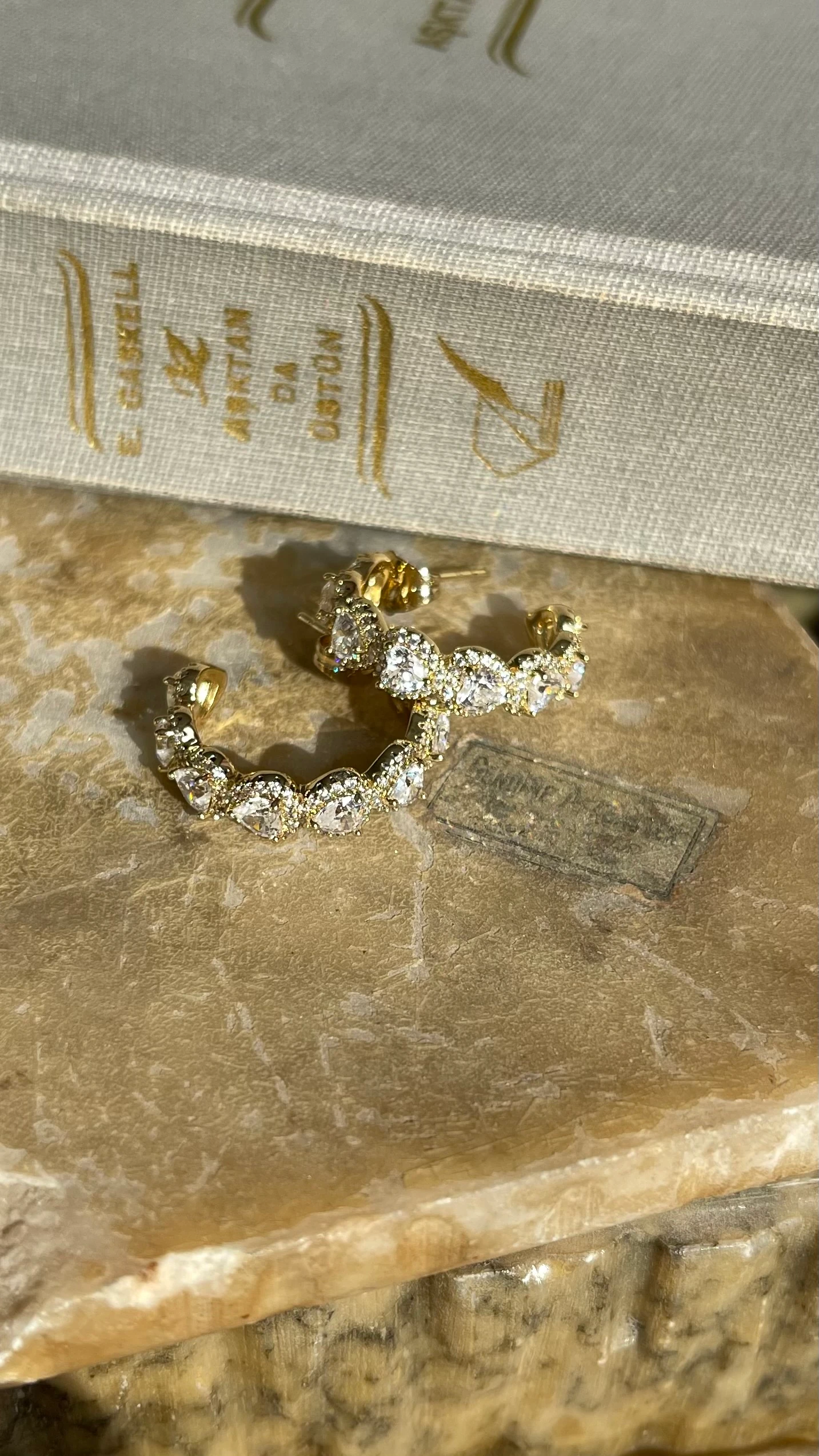 KALP DETAY XUPİNG HALKA KÜPE