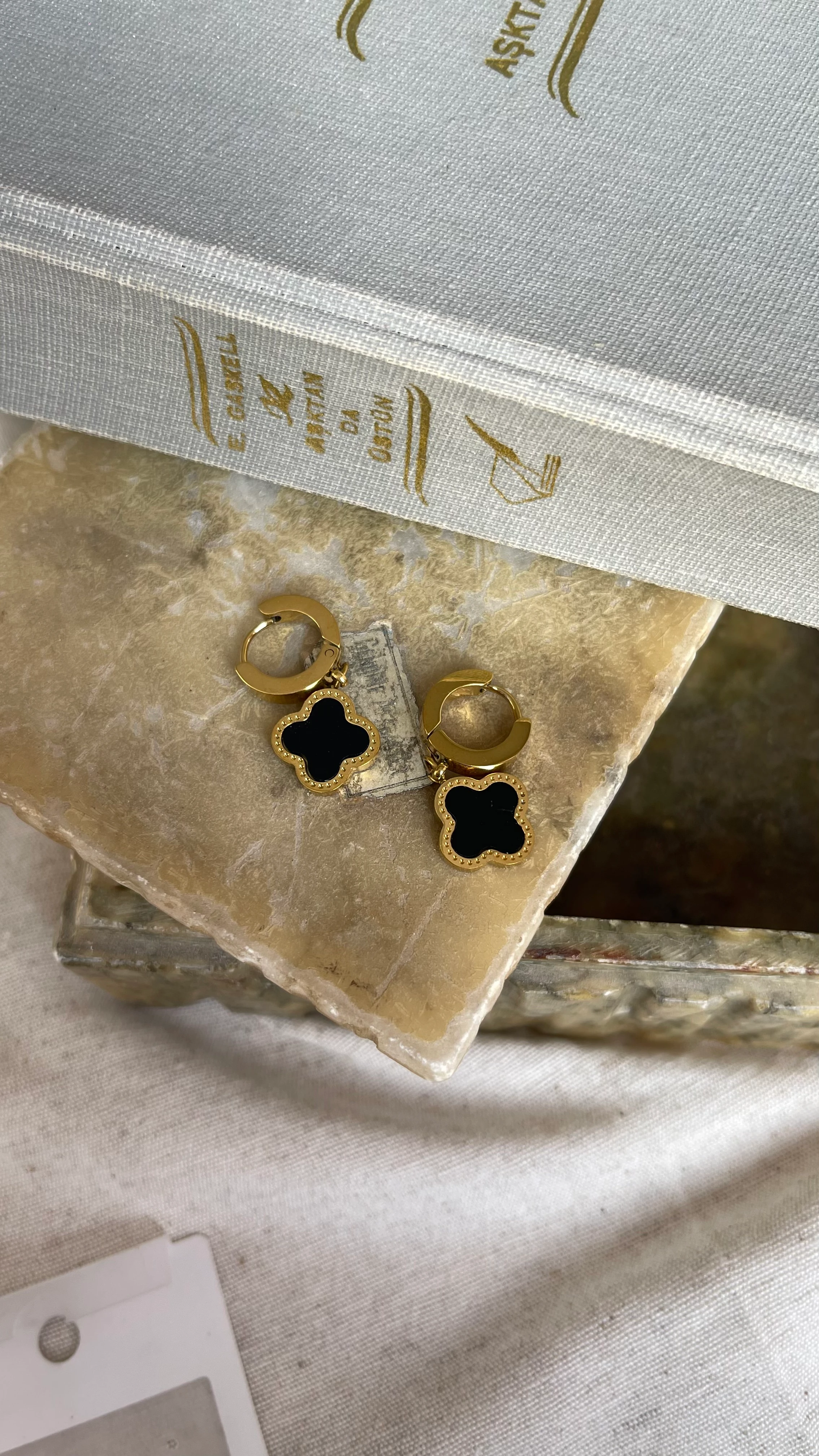 YOCA MODEL ZARİF SALLANTILI KÜPE