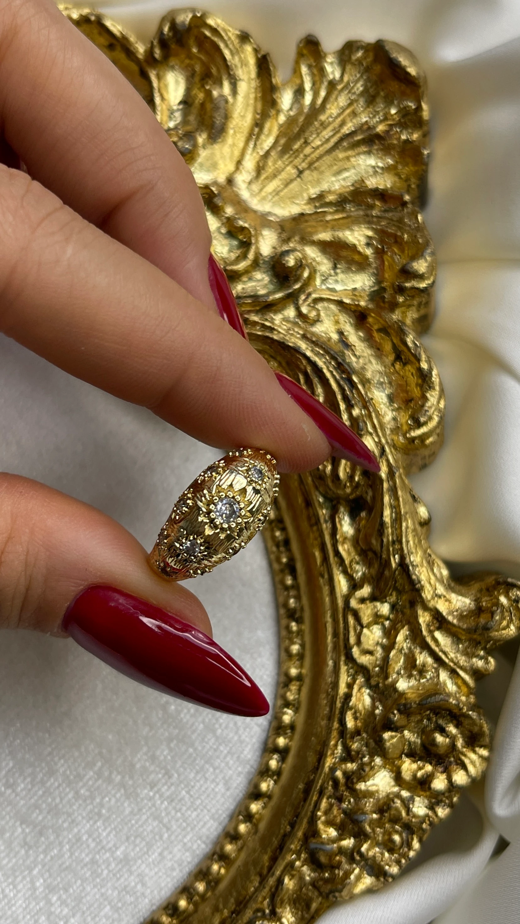 VINTAGE BOMBE MODEL BEYAZ TAŞ YÜZÜK