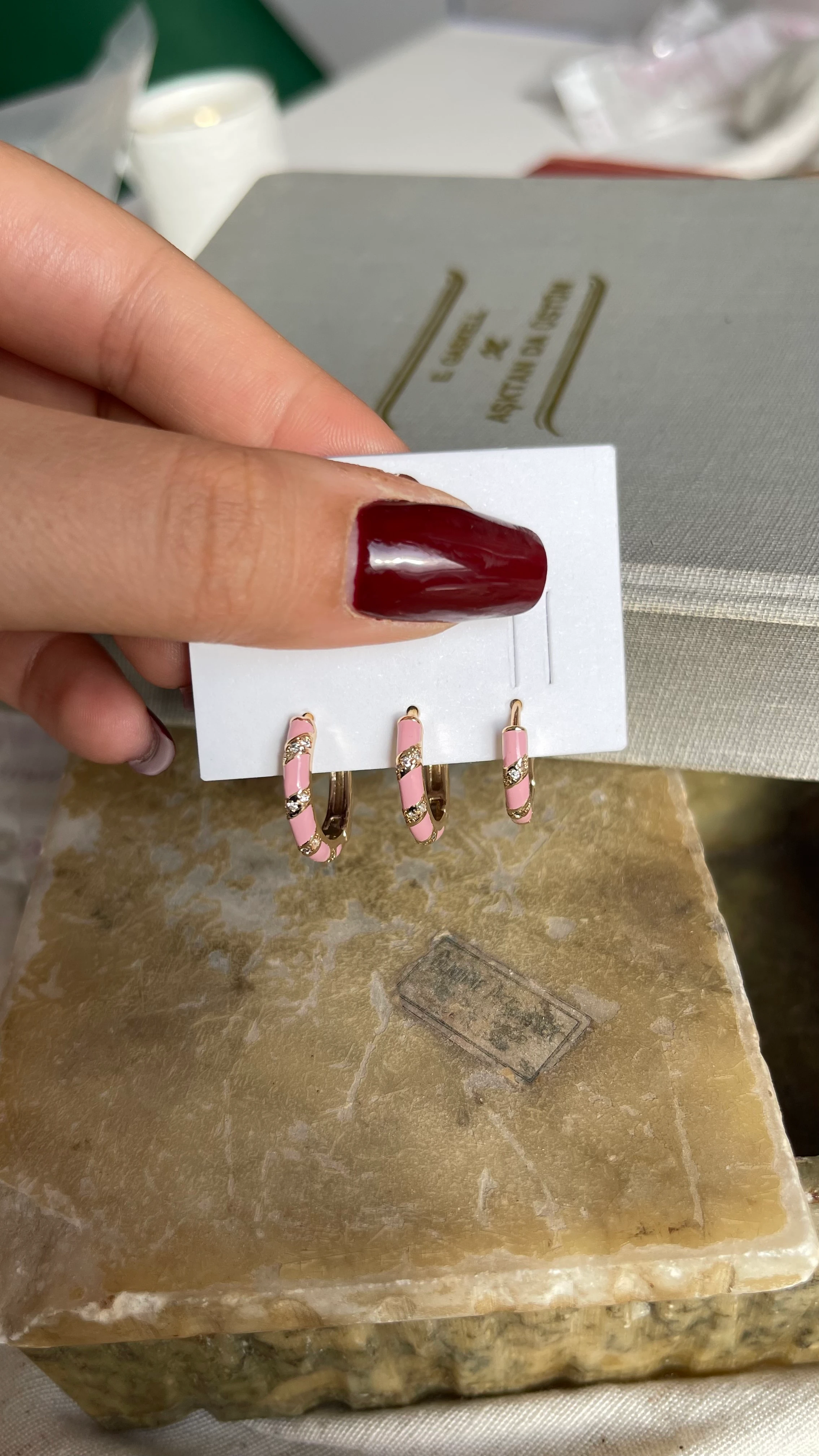 ÇOKLU PEMBE TAŞLI HALKA XUPİNG KÜPE SETİ