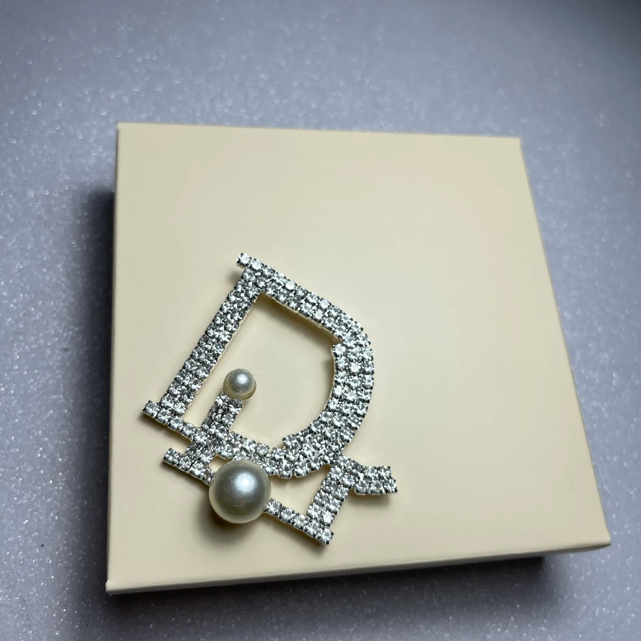 ŞIK MARKA MUADİL ELEGANT BROŞ