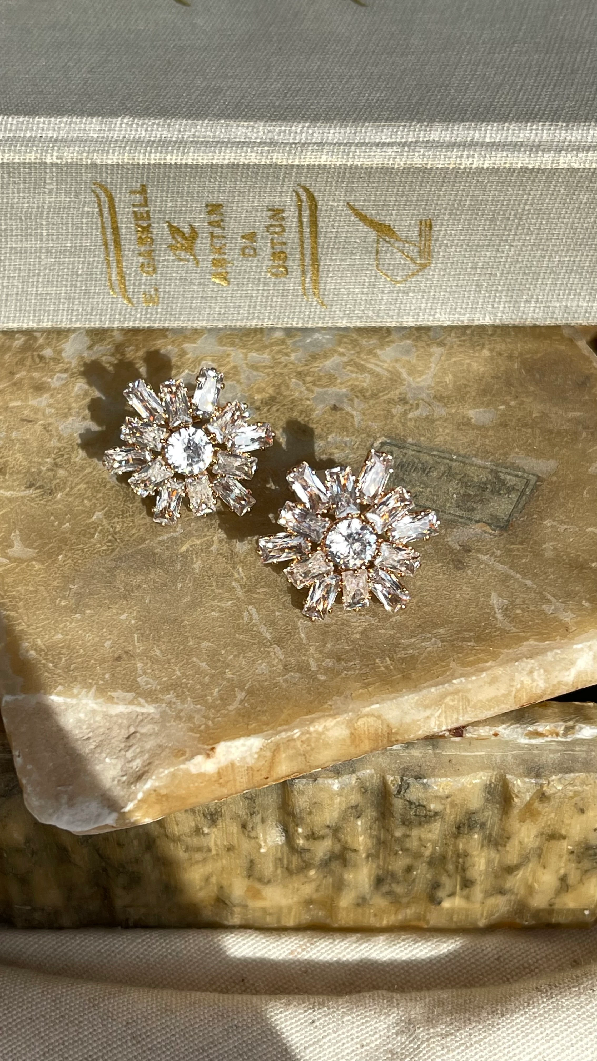 Baget Taş Çiçek Model Şık Xuping Küpe