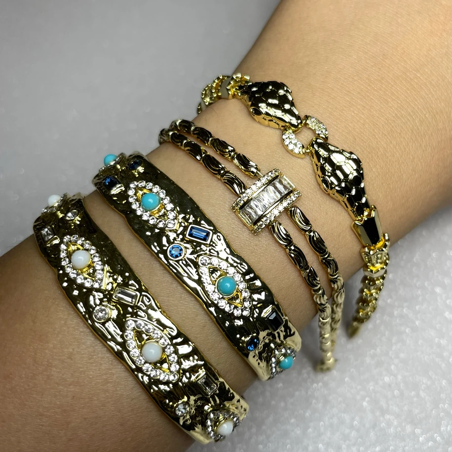 MAVİ RENK GÖZ DETAY ŞIK KELEPÇE