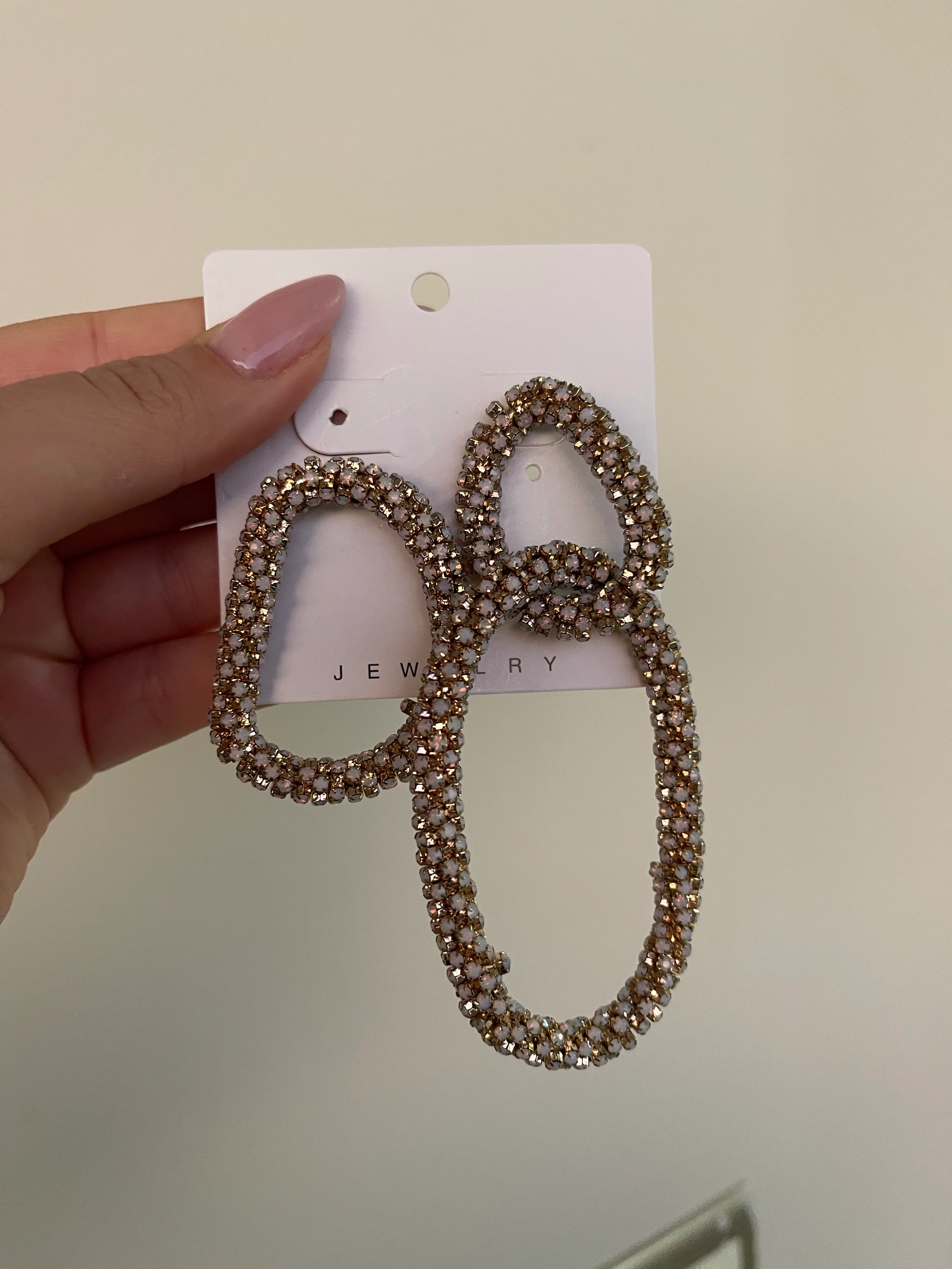 ASİMETRİK MODERN TAŞLI TARZ KÜPE