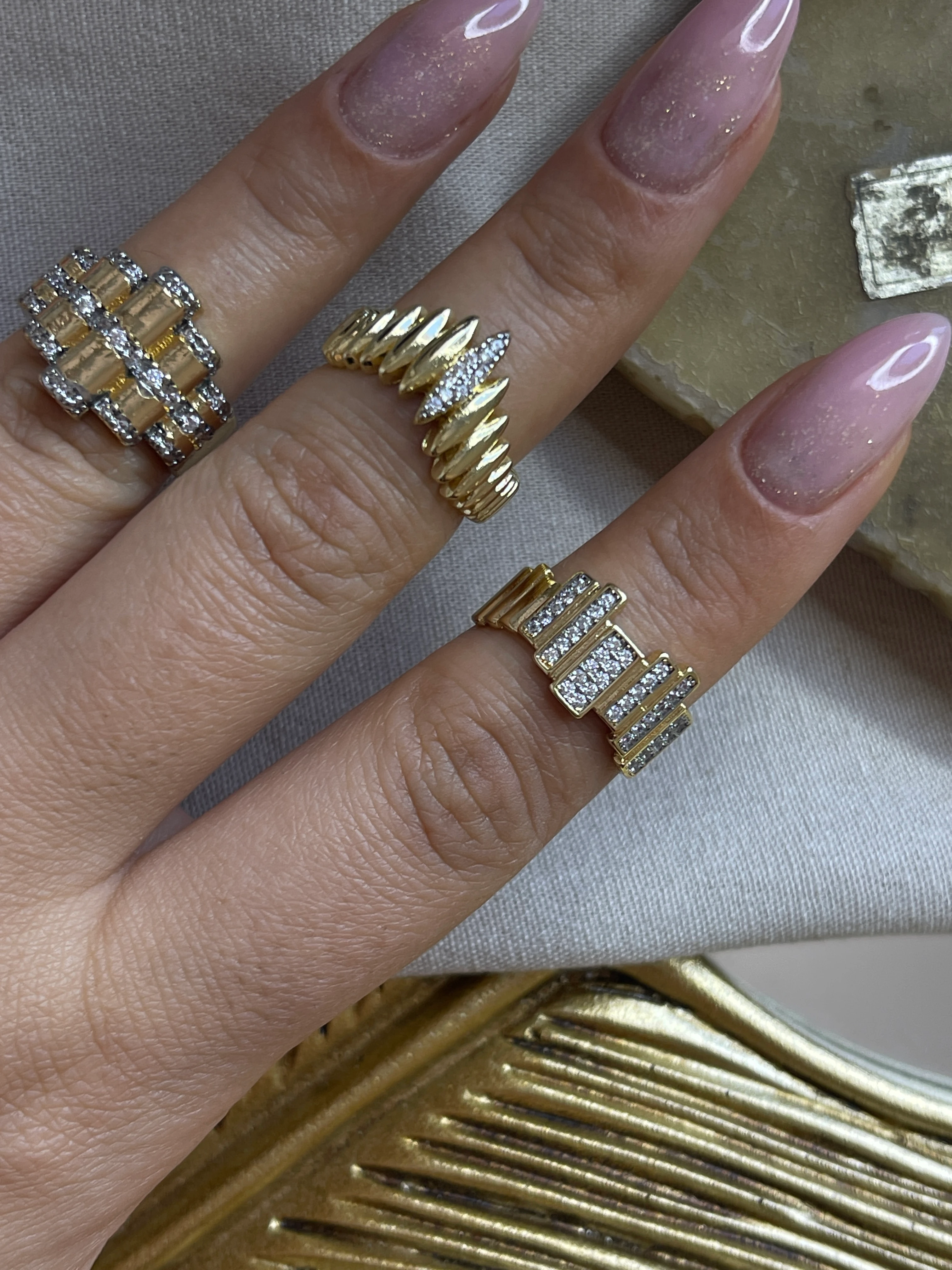 AYARLANABİLİR GOLD TAŞ DETAY YÜZÜK 