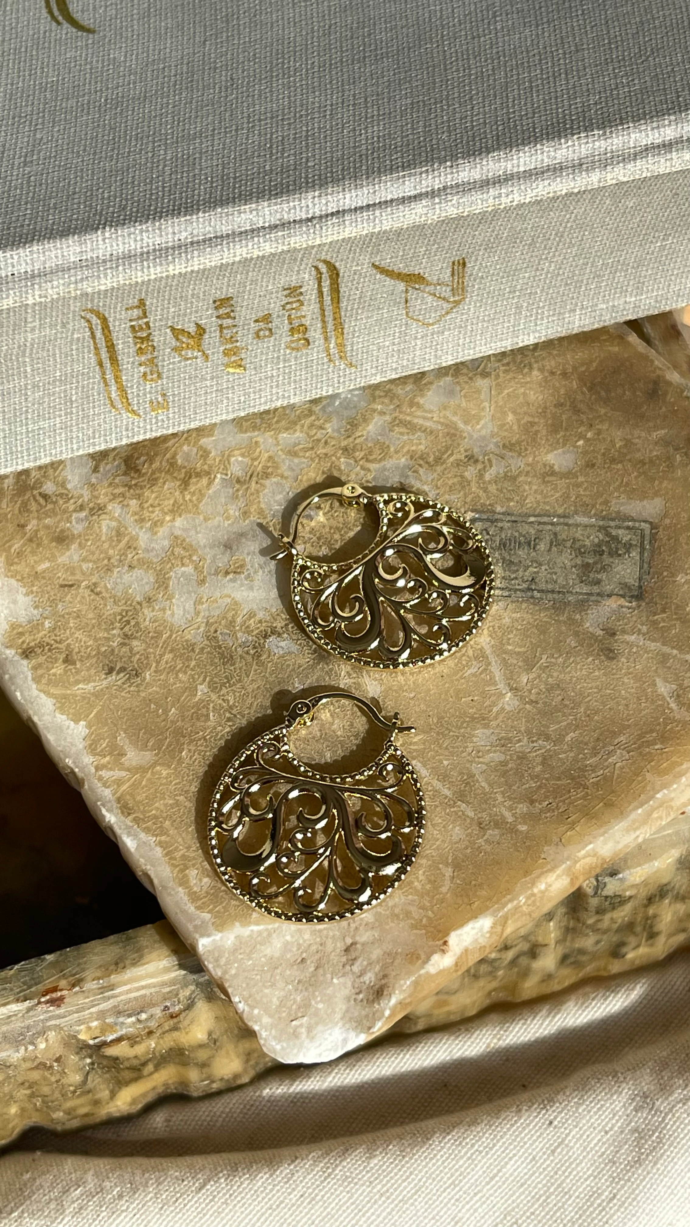 YUVARLAK DESENLİ İIK GOLD XUPİNG KÜPE