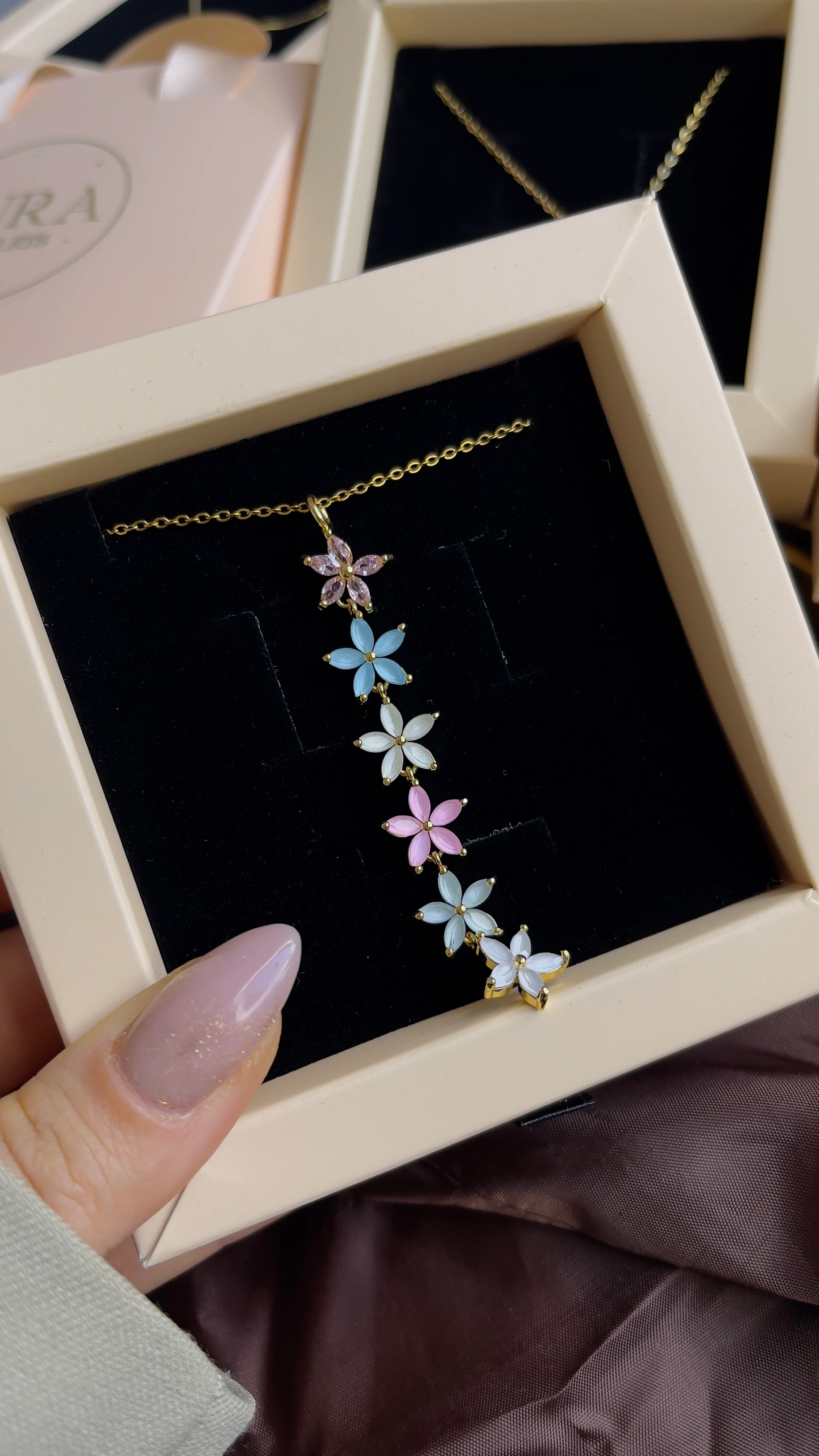 ÇİÇEK MODEL Y KOLYE