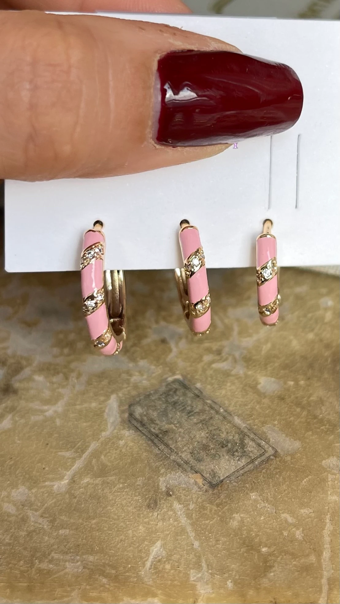 ÇOKLU PEMBE TAŞLI HALKA XUPİNG KÜPE SETİ