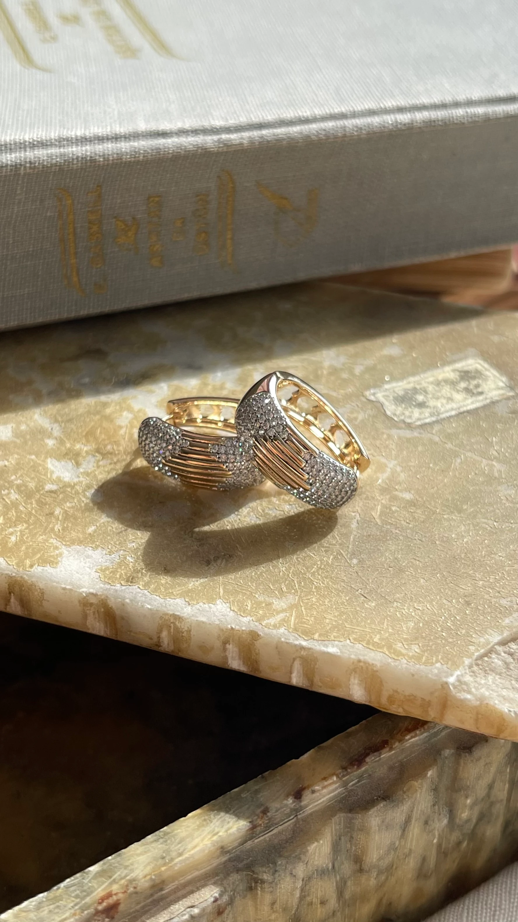 ŞIK ZİRKON TAŞ XUPİNG HALKA KÜPE