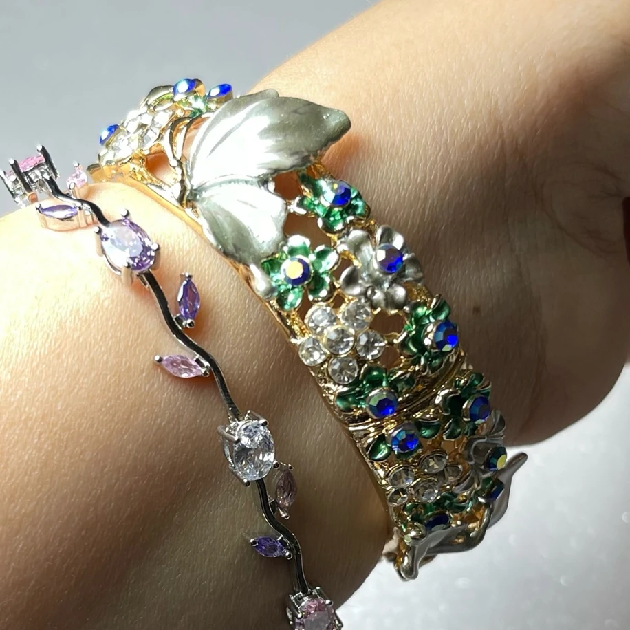 Kelebek detay Yeşil renk Özel Seri Sanat Kelepçe