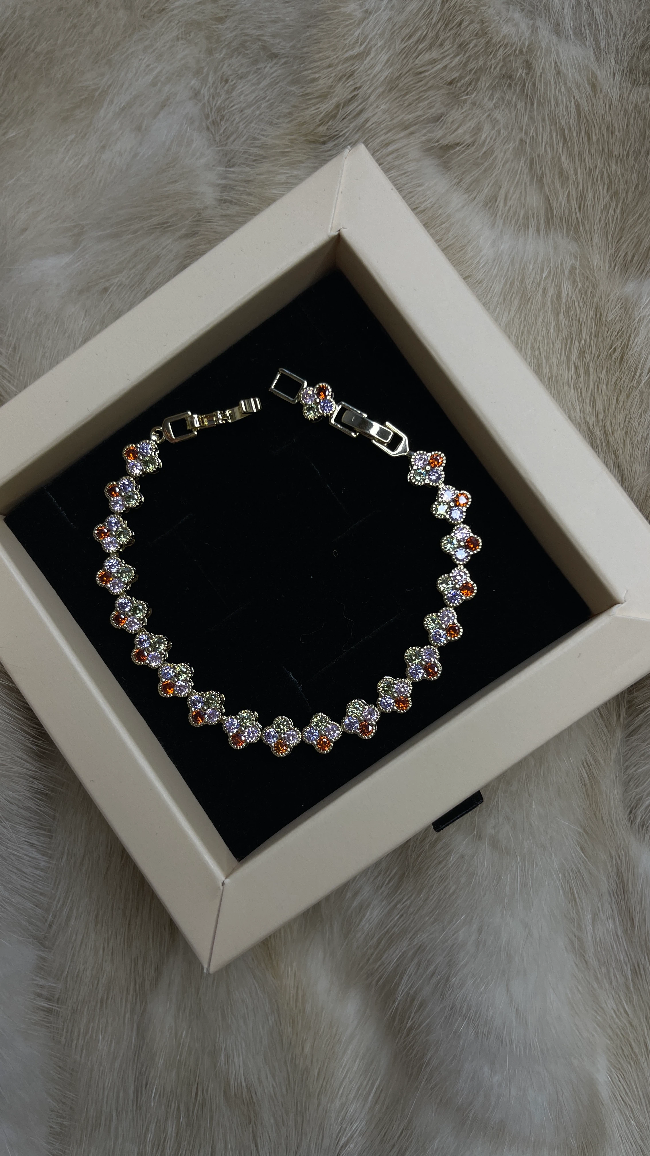 RENKLİ XUPİNG YONCA BİLEKLİK 