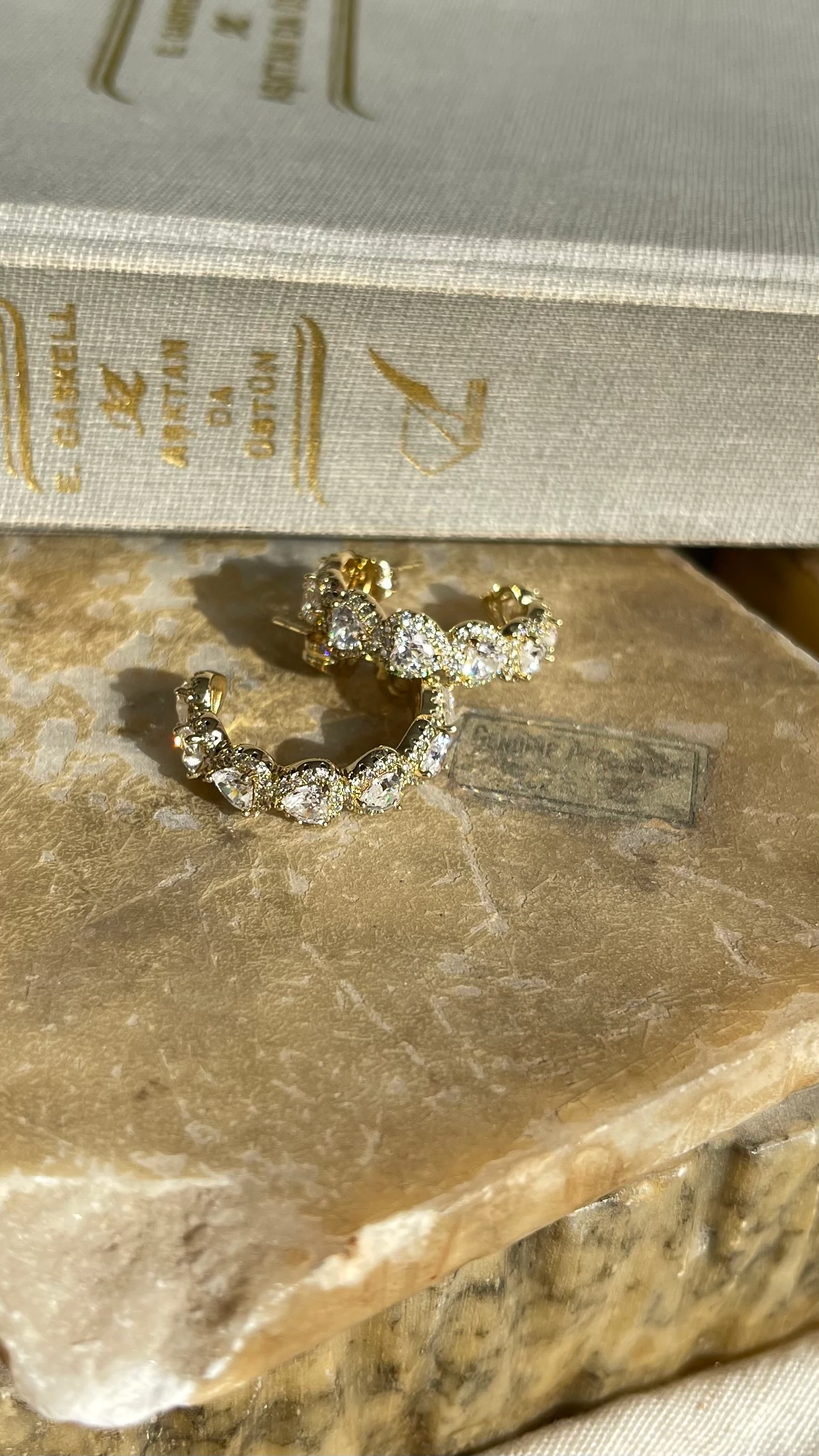 KALP DETAY XUPİNG HALKA KÜPE