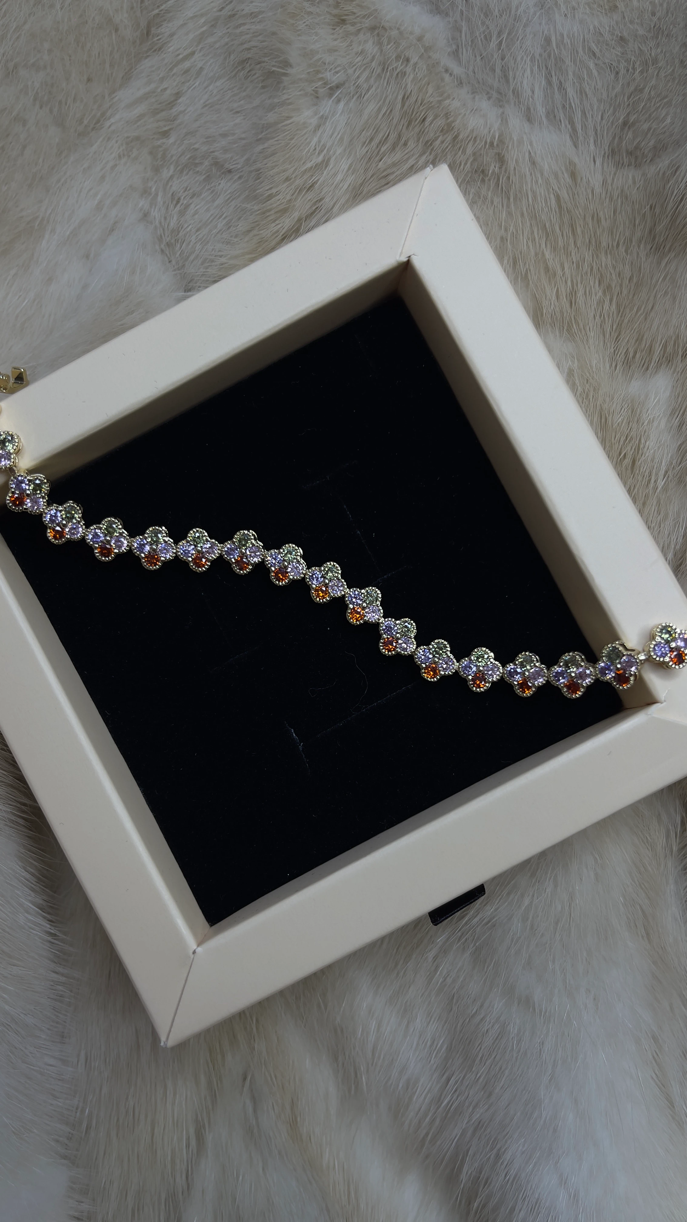 RENKLİ XUPİNG YONCA BİLEKLİK 