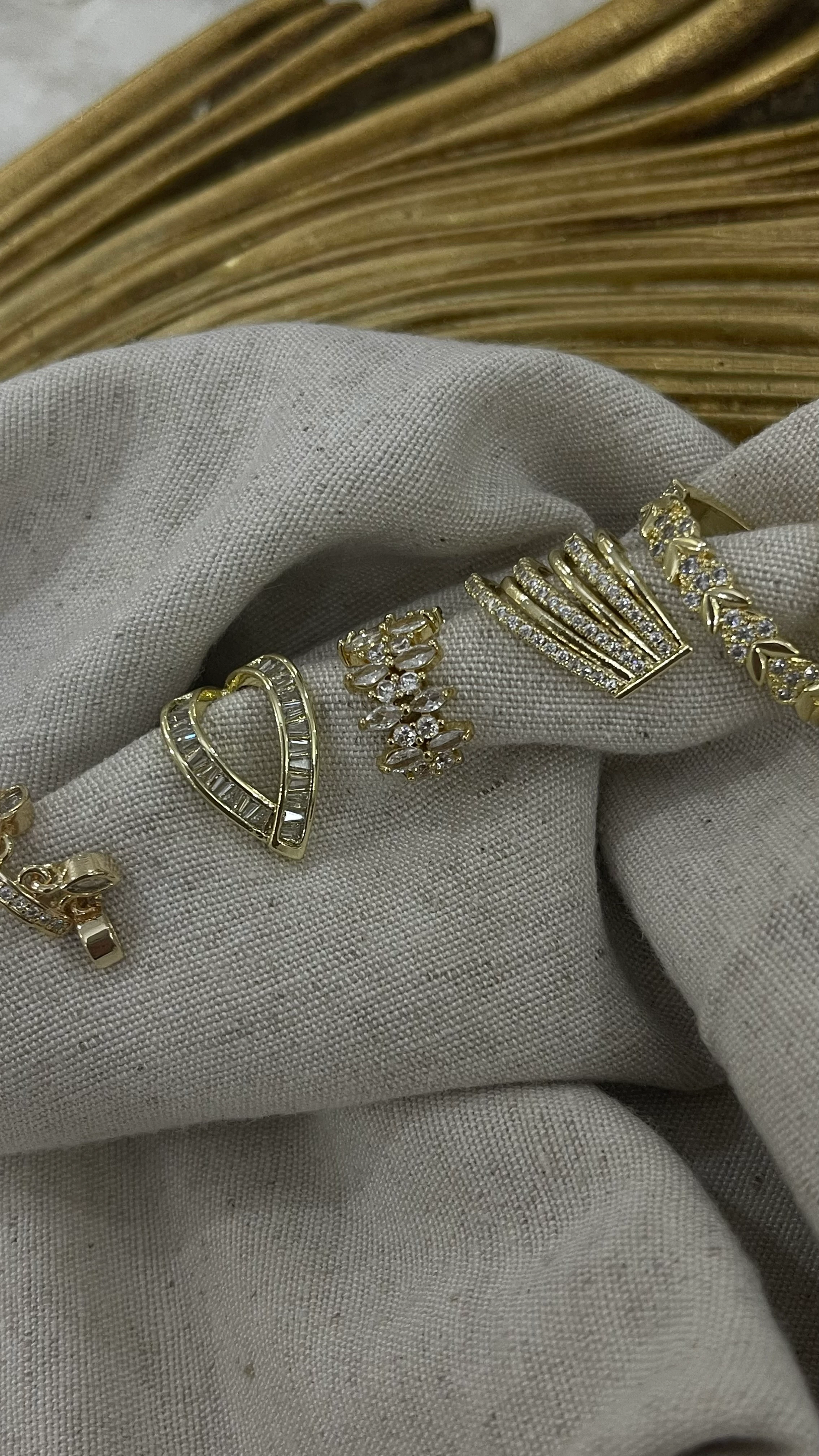 GOLD RENK BAGET ZİRKON TAŞ DETAY EARCUFF 